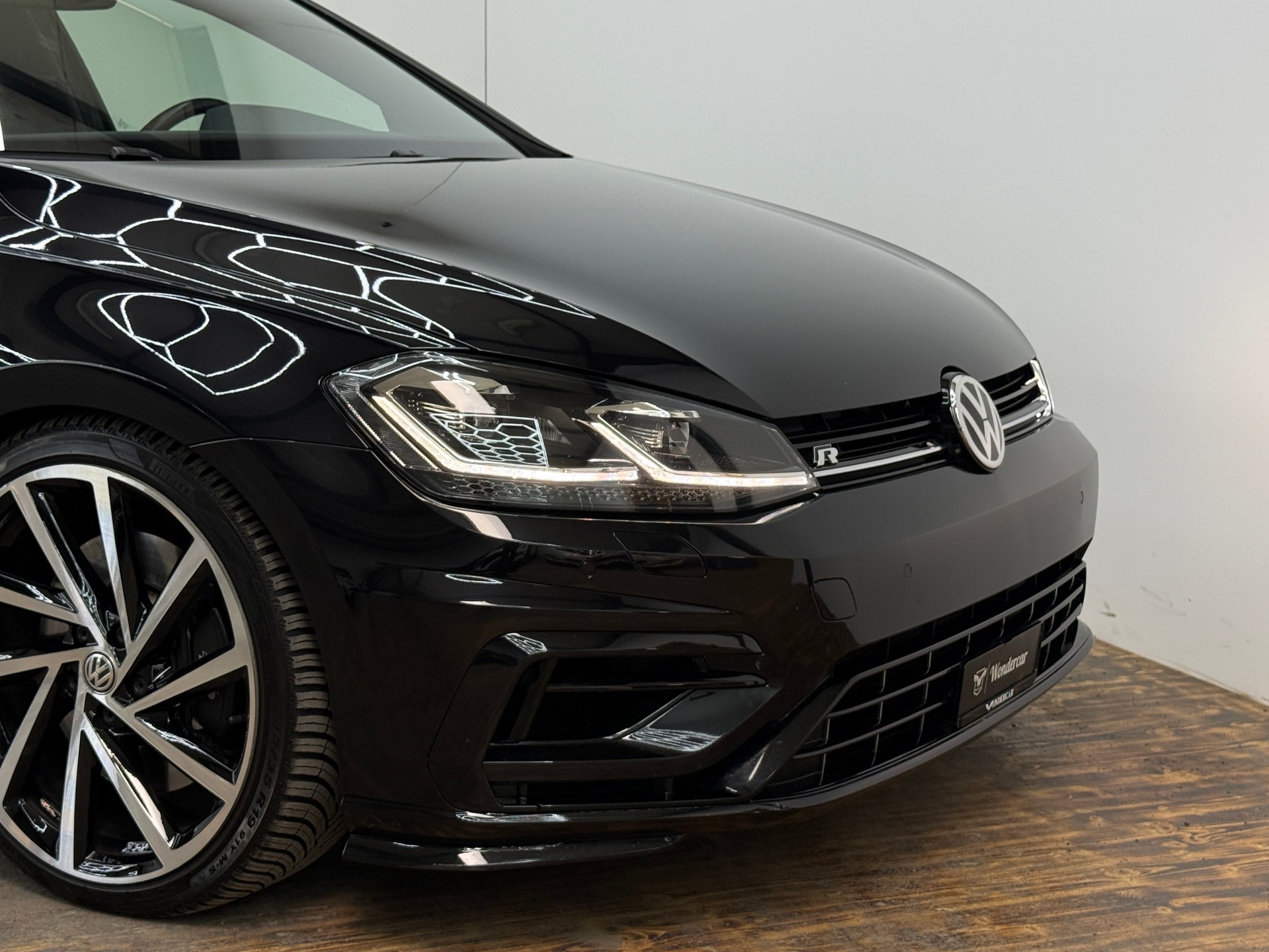 VW Golf 2.0 TSI R 4Motion DSG-image-2