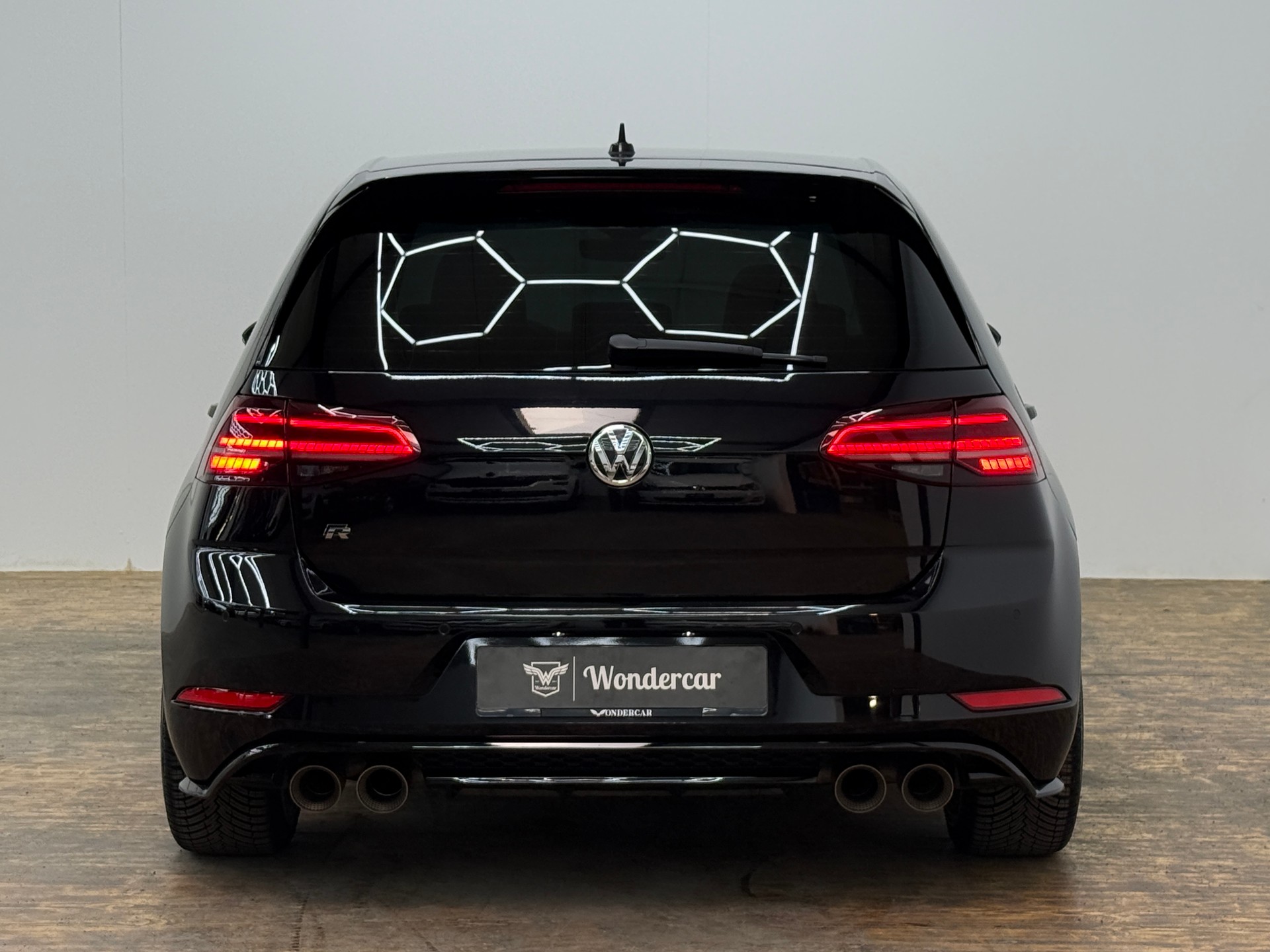 VW Golf 2.0 TSI R 4Motion DSG-image-11