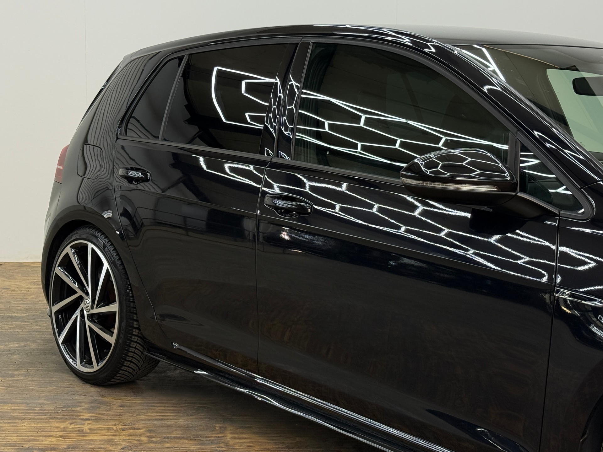VW Golf 2.0 TSI R 4Motion DSG-image-16