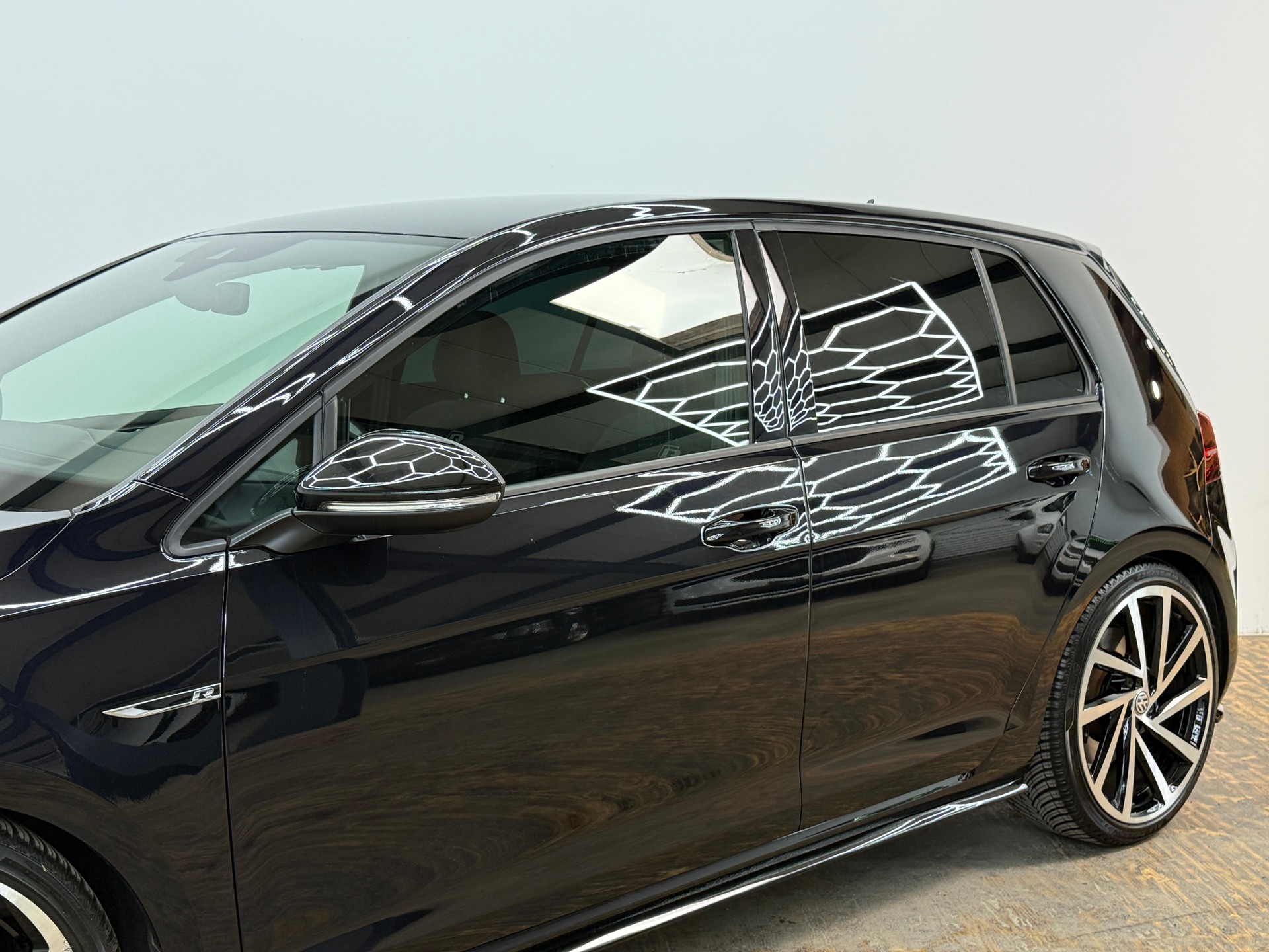 VW Golf 2.0 TSI R 4Motion DSG-image-6