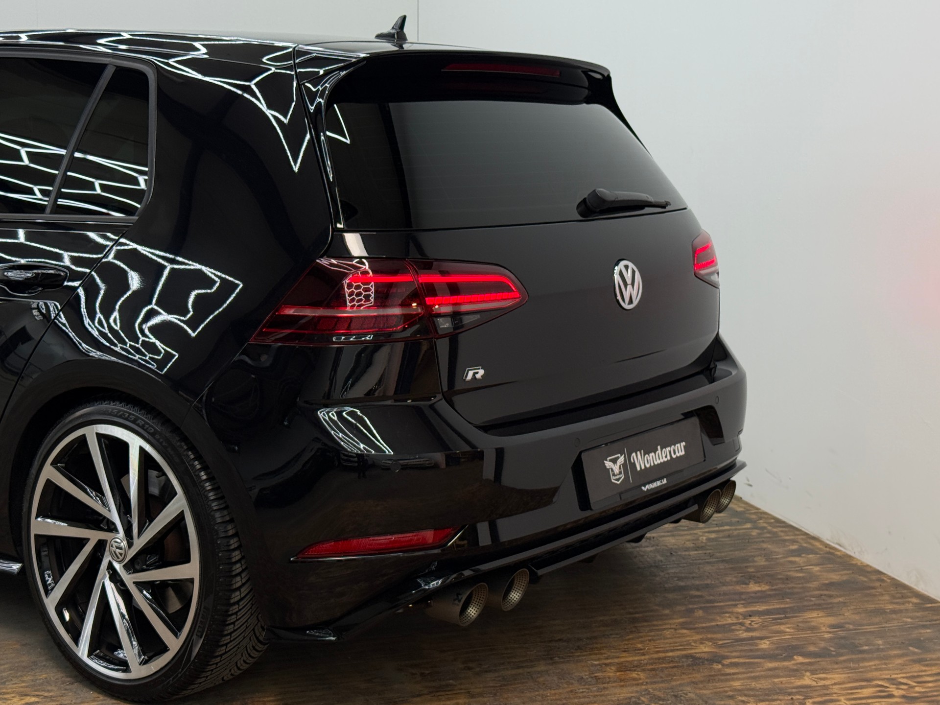 VW Golf 2.0 TSI R 4Motion DSG-image-10