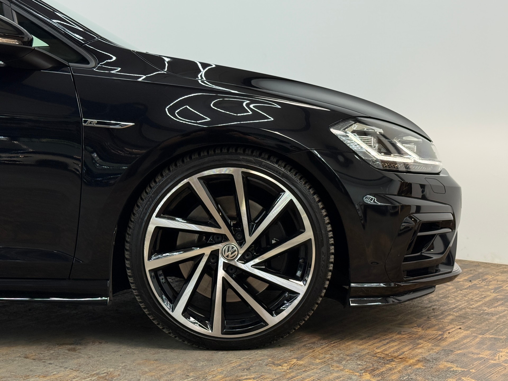 VW Golf 2.0 TSI R 4Motion DSG-image-17