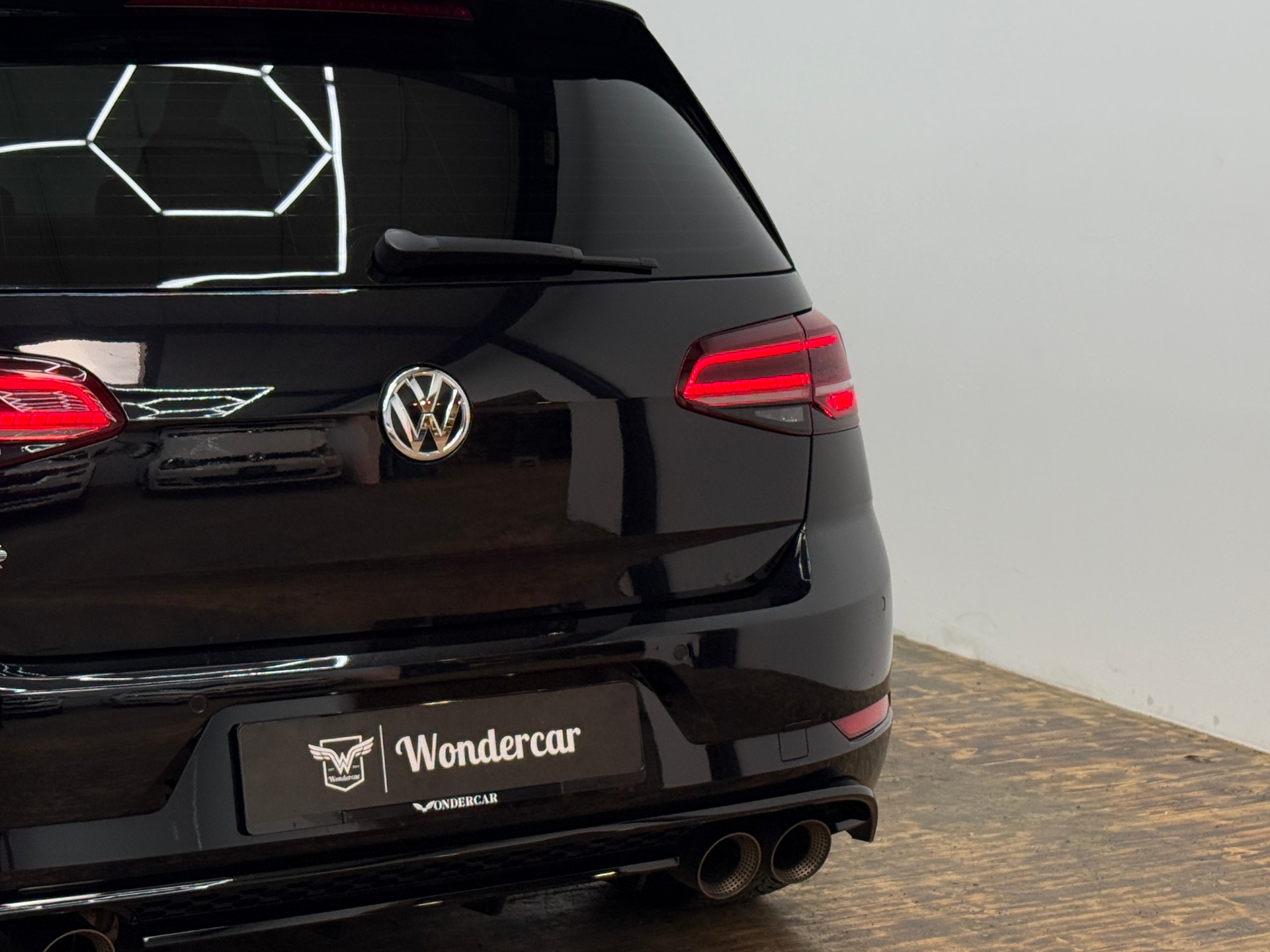 VW Golf 2.0 TSI R 4Motion DSG-image-12