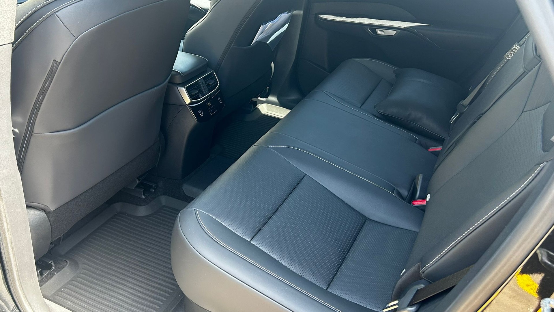 LEXUS RX 450h+ Ecxellence AWD CVT-image-10