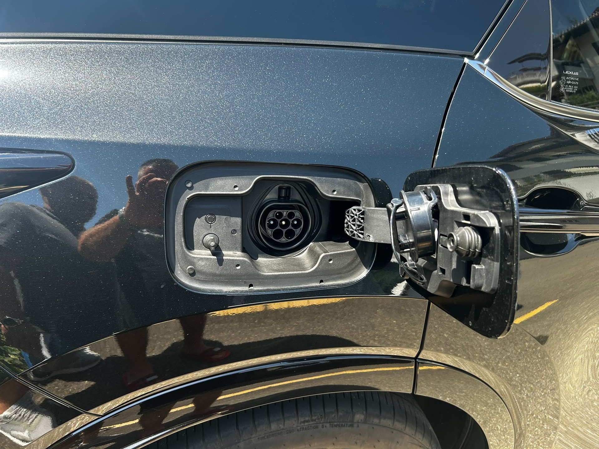LEXUS RX 450h+ Ecxellence AWD CVT-image-11