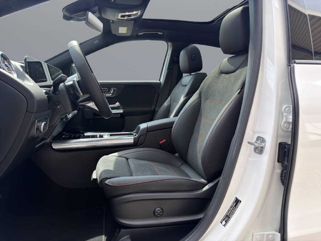 MERCEDES-BENZ GLA 250 Swiss Star AMG Line 4matic-image-7