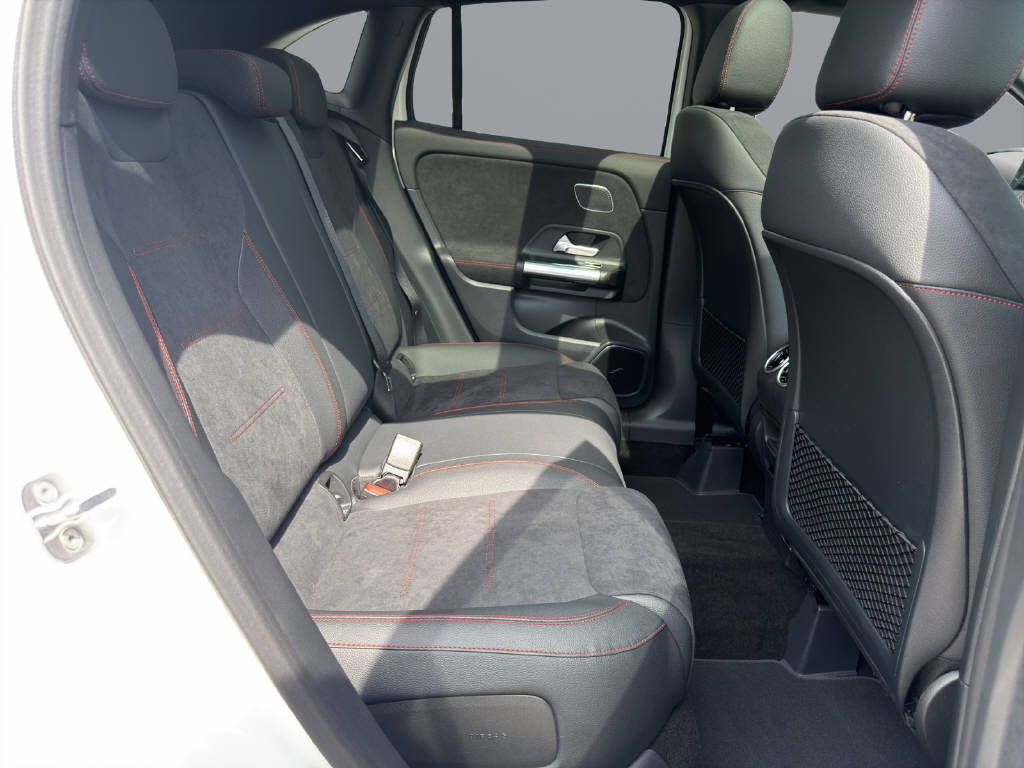 MERCEDES-BENZ GLA 250 Swiss Star AMG Line 4matic-image-15