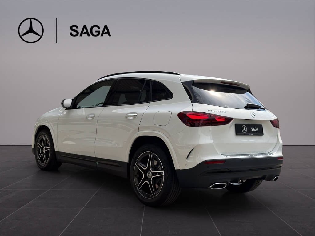 MERCEDES-BENZ GLA 250 Swiss Star AMG Line 4matic-showroom-element-3