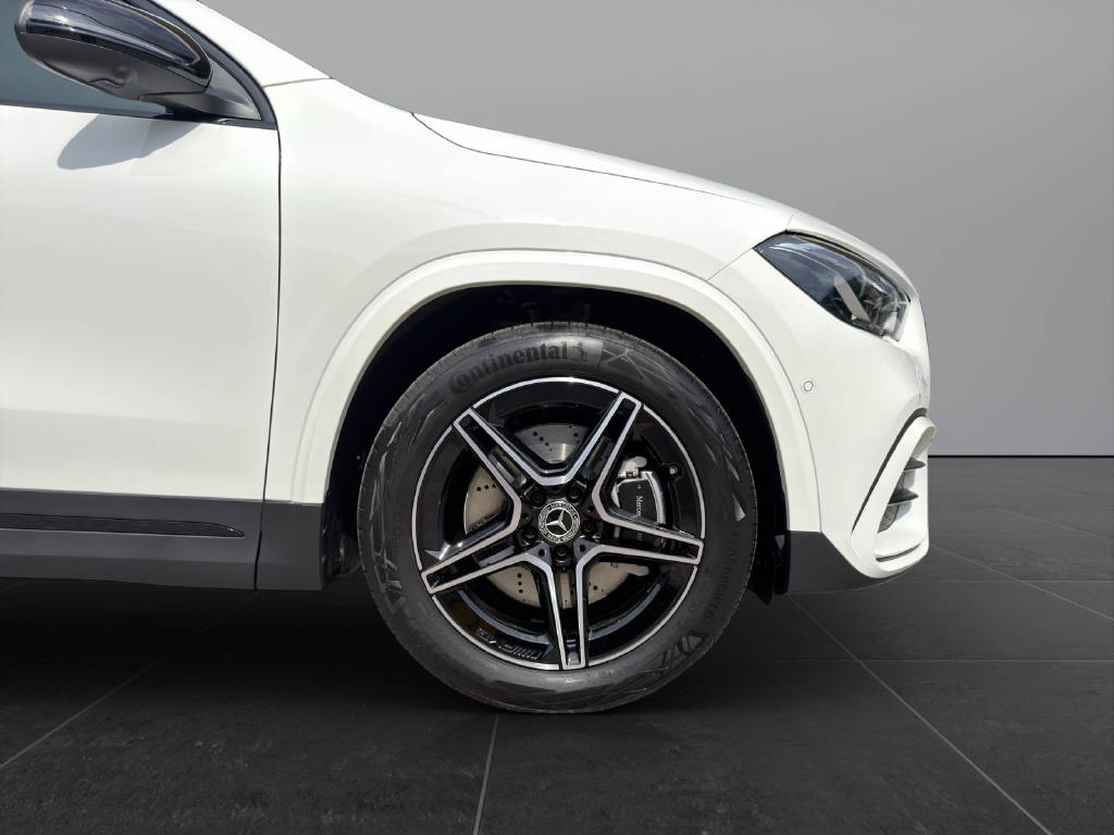 MERCEDES-BENZ GLA 250 Swiss Star AMG Line 4matic-image-17
