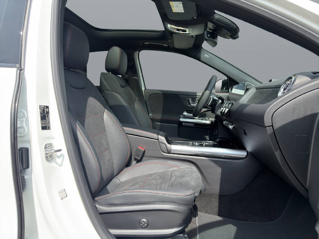 MERCEDES-BENZ GLA 250 Swiss Star AMG Line 4matic-image-16