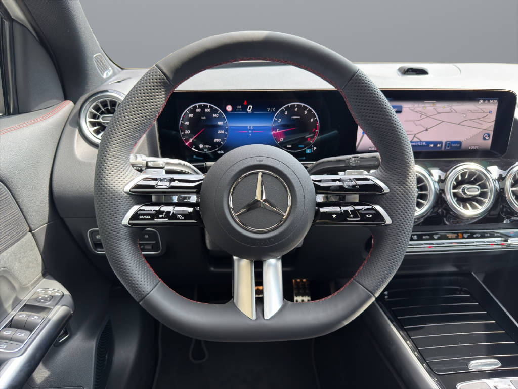 MERCEDES-BENZ GLA 250 Swiss Star AMG Line 4matic-image-9