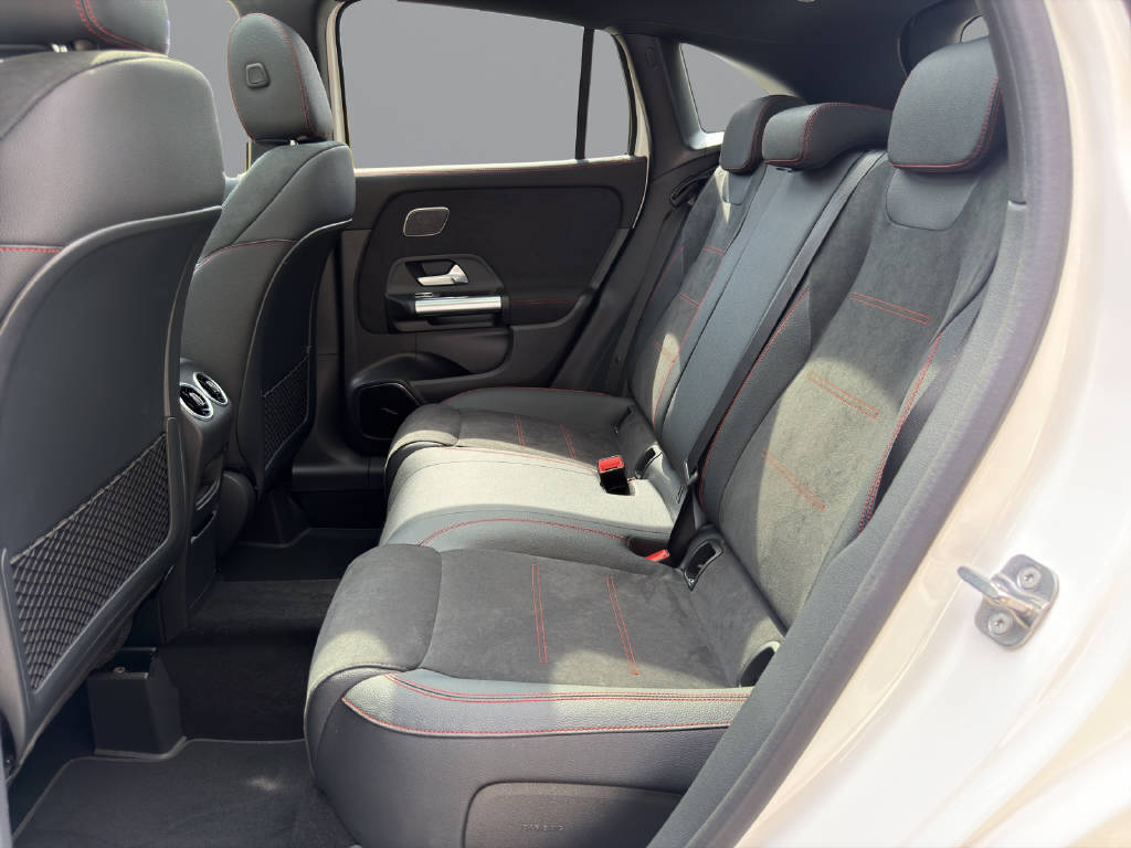 MERCEDES-BENZ GLA 250 Swiss Star AMG Line 4matic-image-14