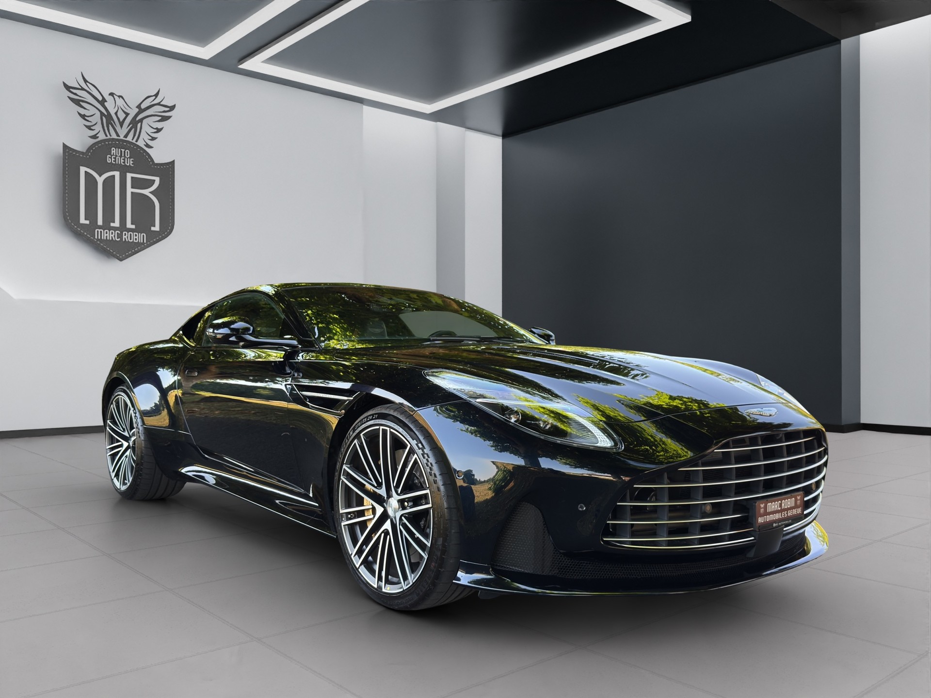 ASTON MARTIN DB12-image-7