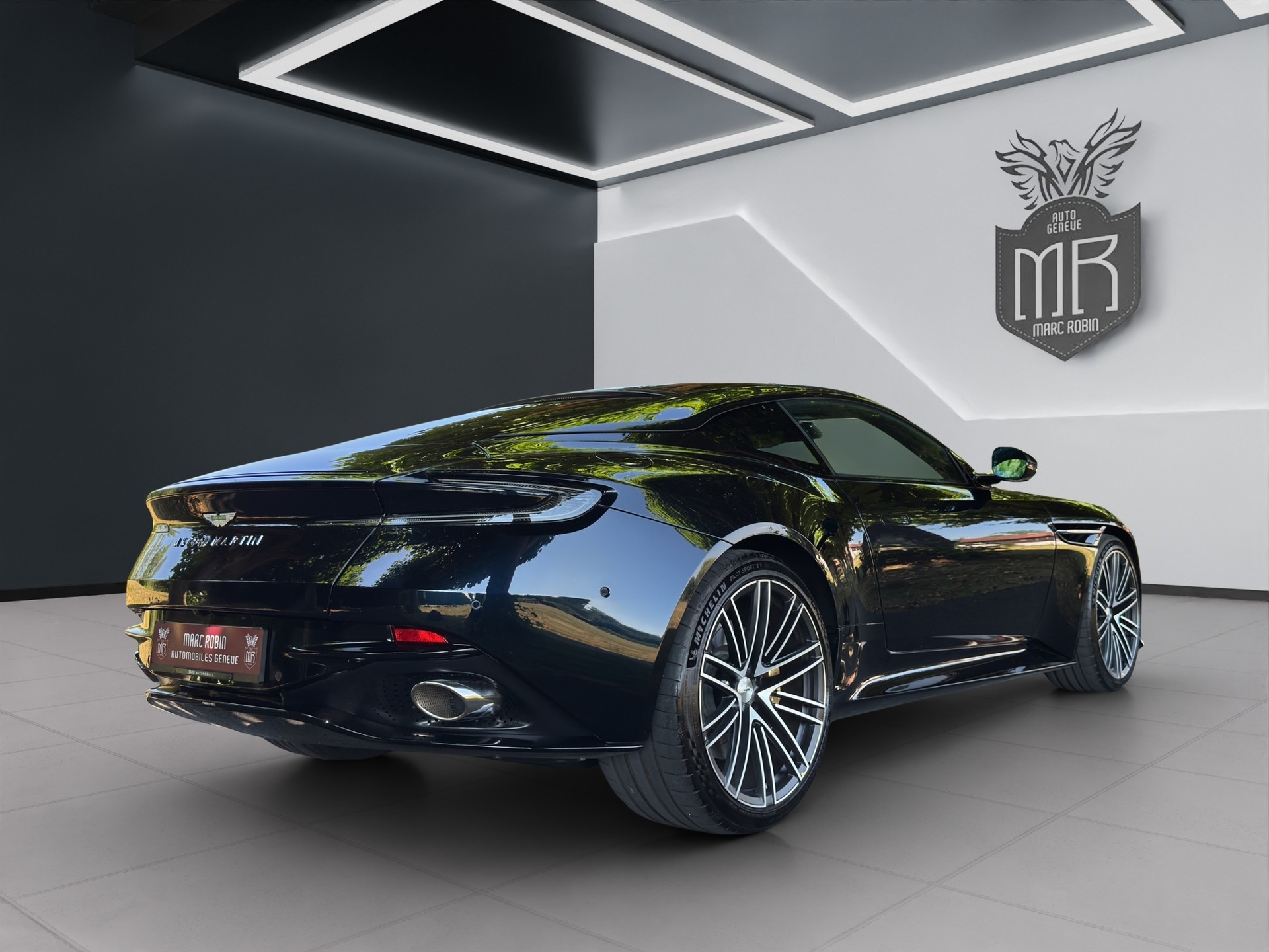 ASTON MARTIN DB12-image-3