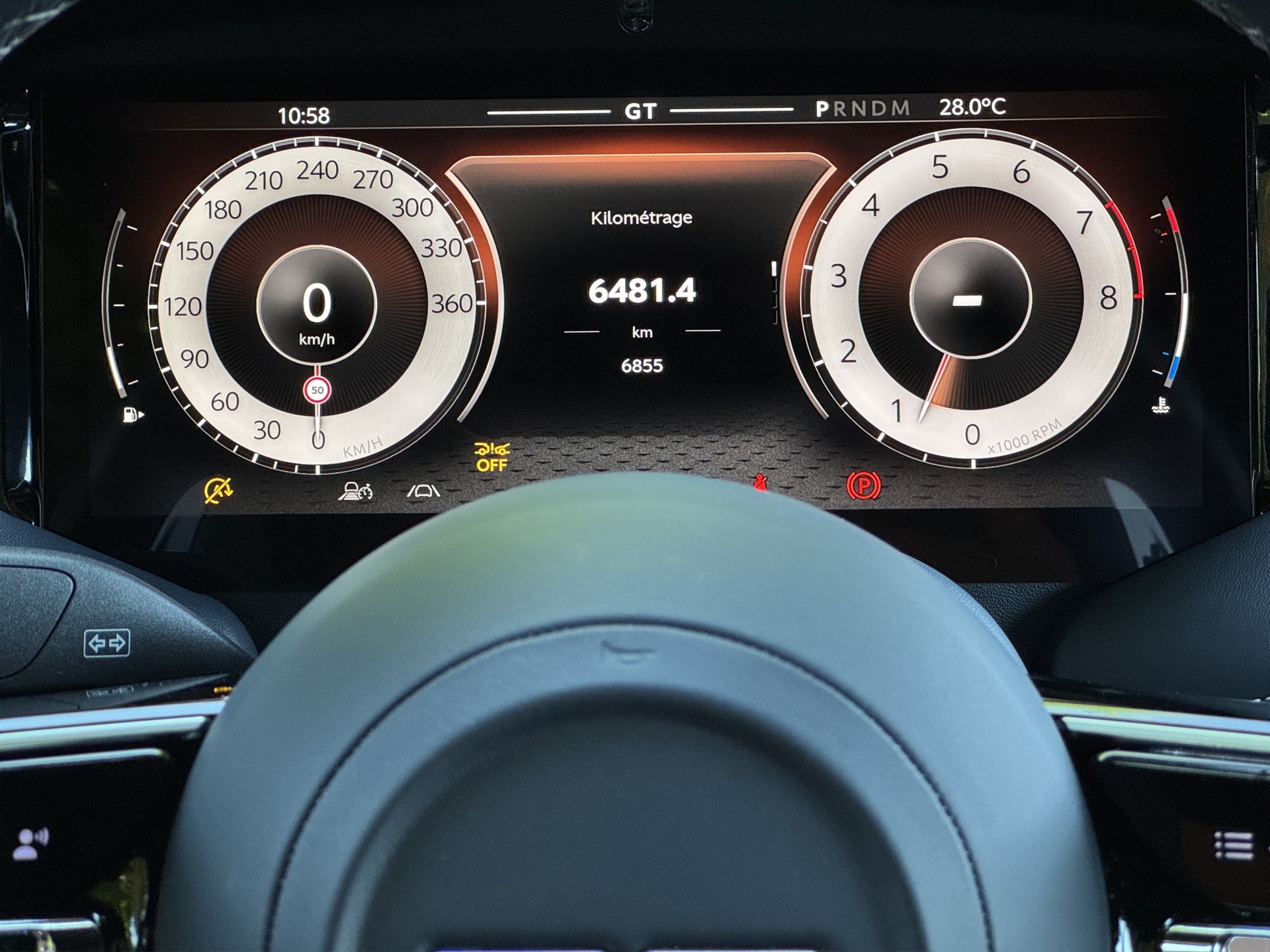 ASTON MARTIN DB12-image-9