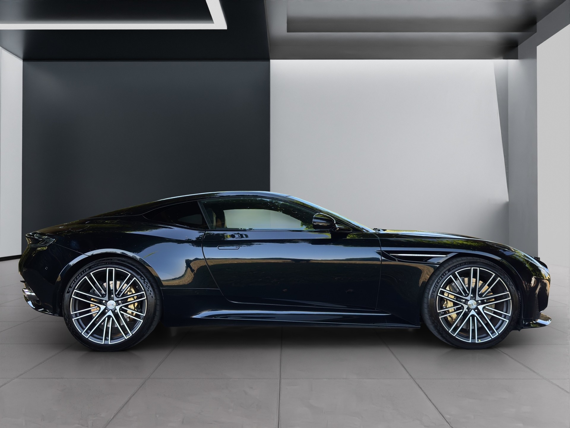 ASTON MARTIN DB12-image-2