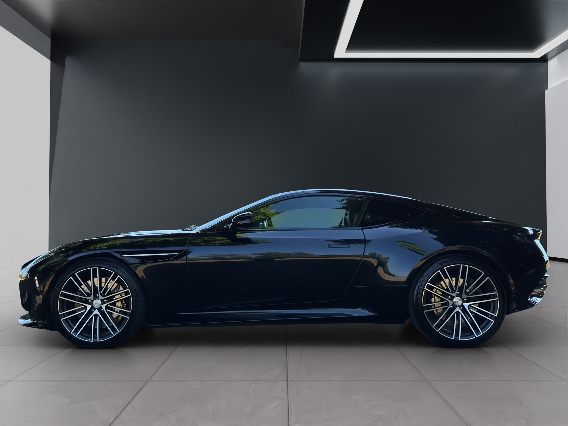 ASTON MARTIN DB12-image-6