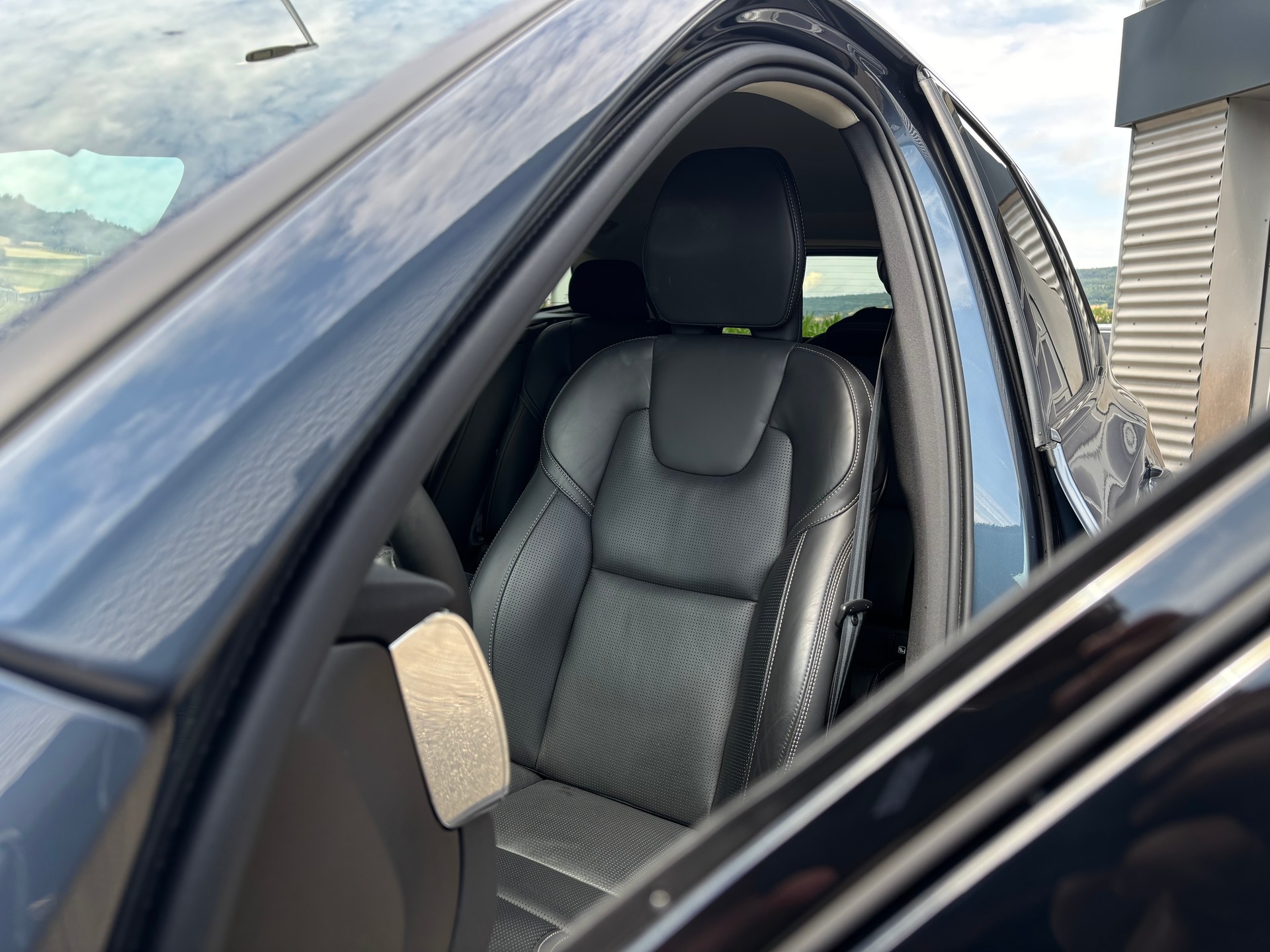 VOLVO XC60 2.0 T6 TE Plus Dark eAWD-image-3