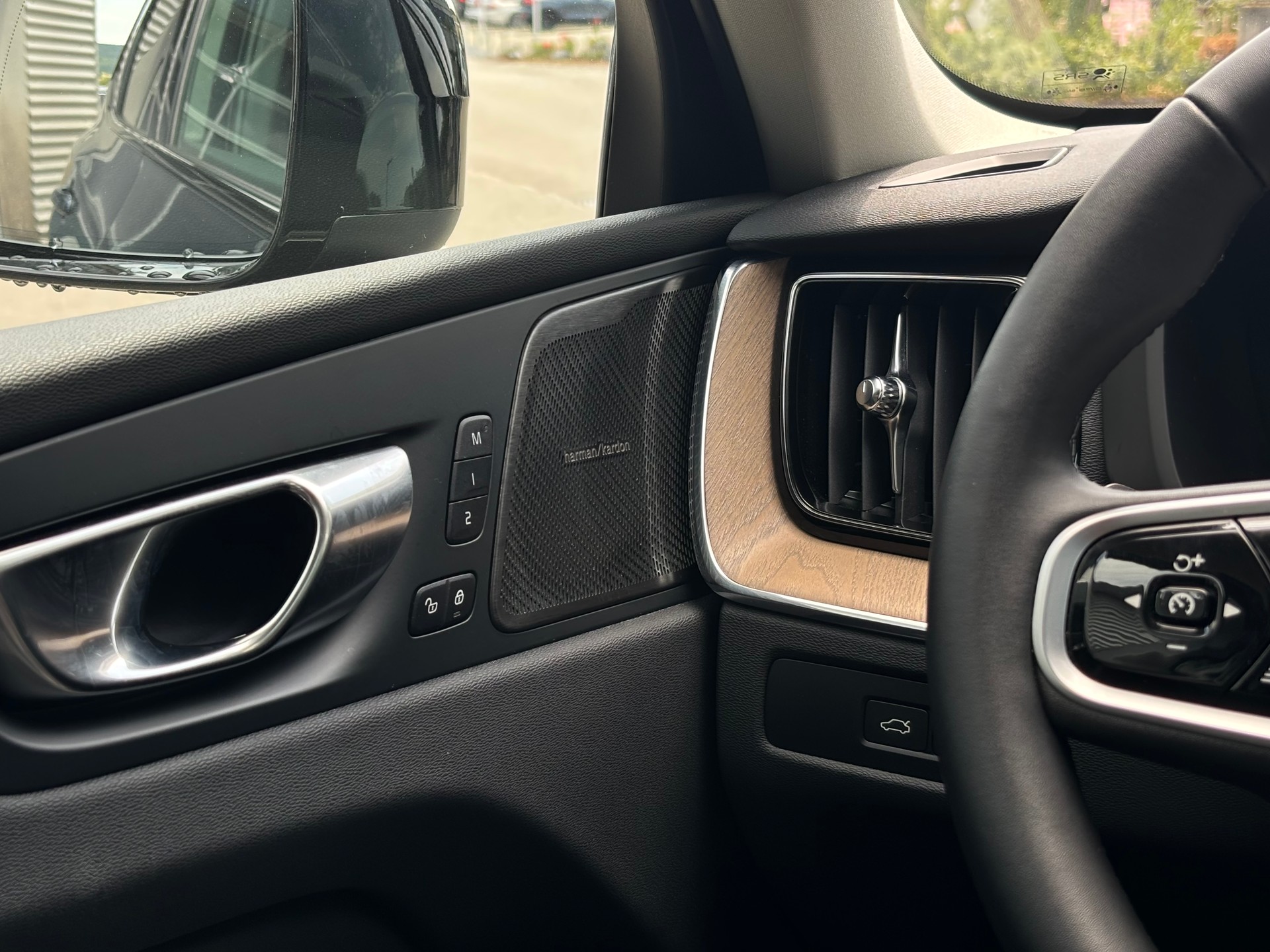 VOLVO XC60 2.0 T6 TE Plus Dark eAWD-image-17