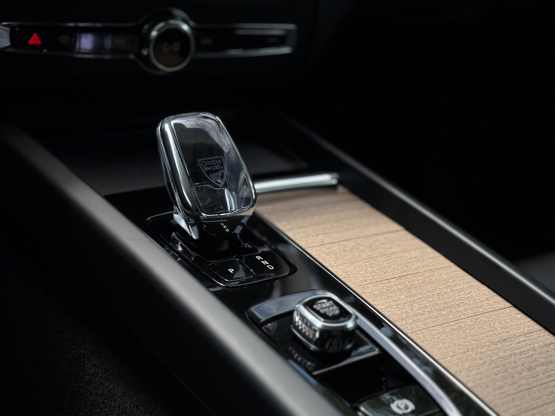 VOLVO XC60 2.0 T6 TE Plus Dark eAWD-image-16