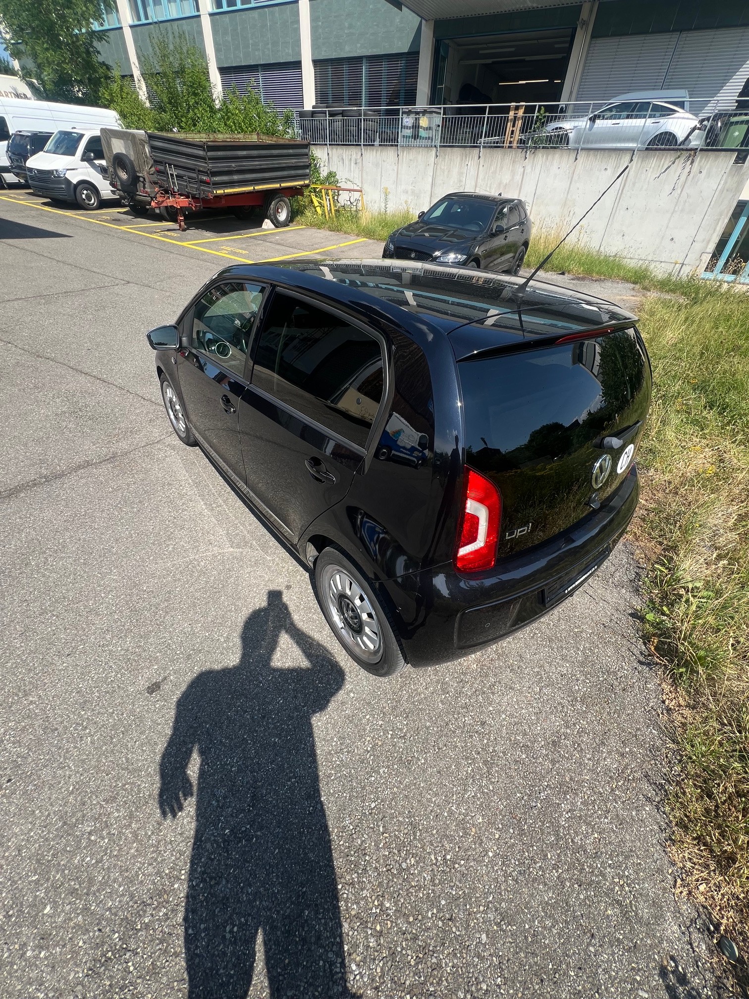 VW Up 1.0 BMT black up Art on Ice-image-1