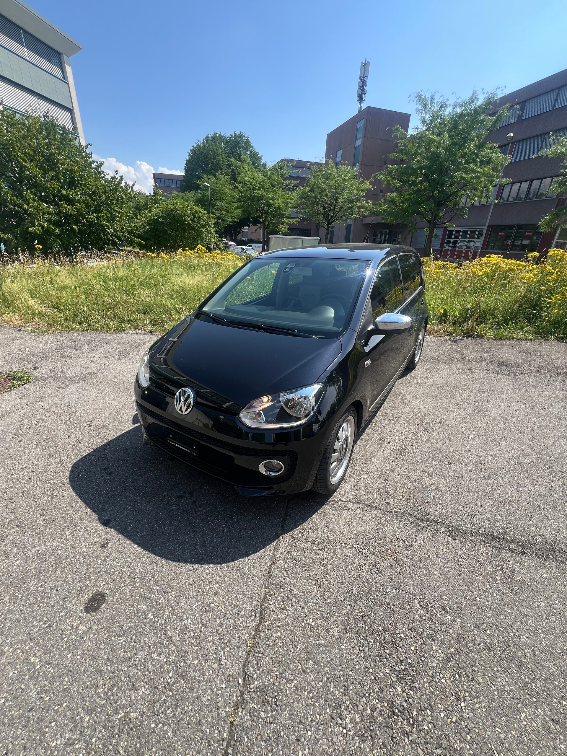 VW Up 1.0 BMT black up Art on Ice-image-2