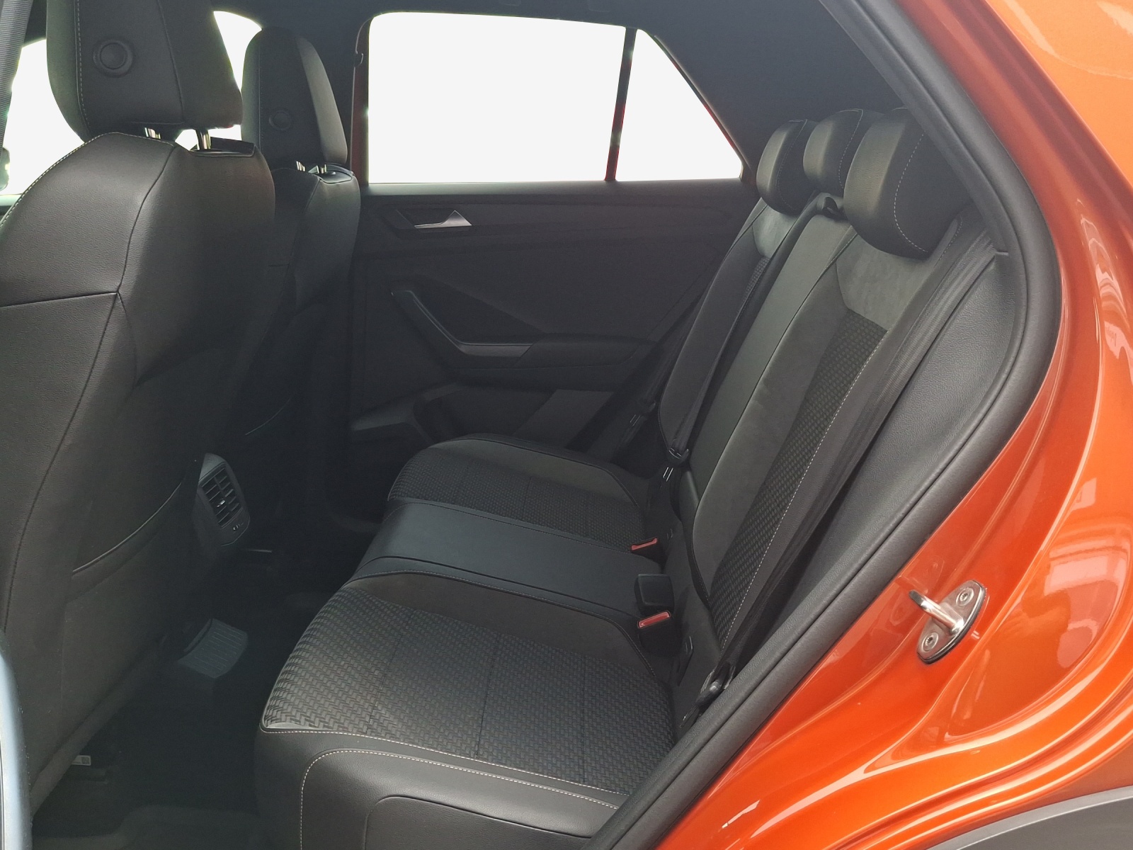 VW T-Roc 2.0 TSI R DSG 4Motion-image-11