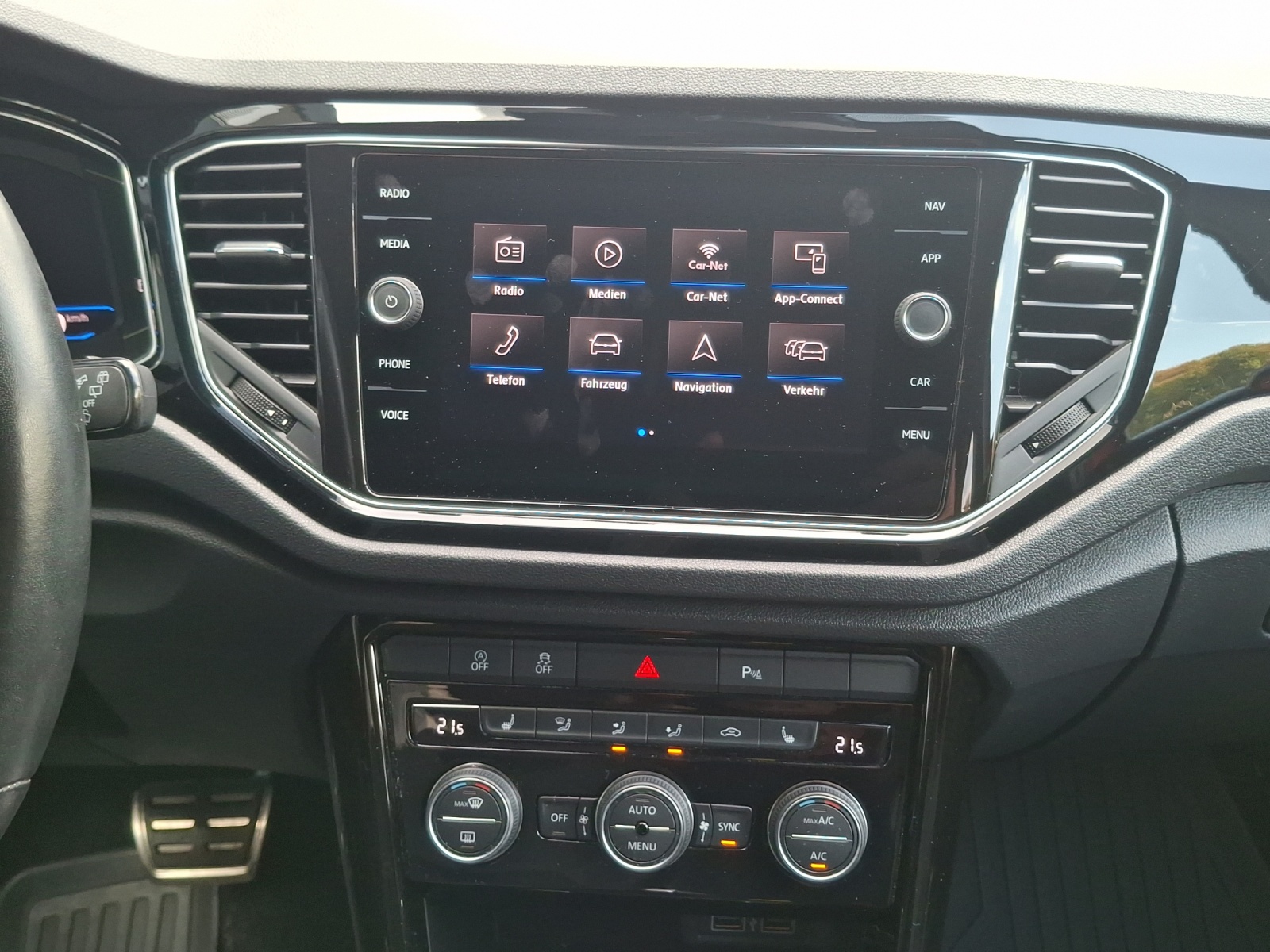VW T-Roc 2.0 TSI R DSG 4Motion-image-10
