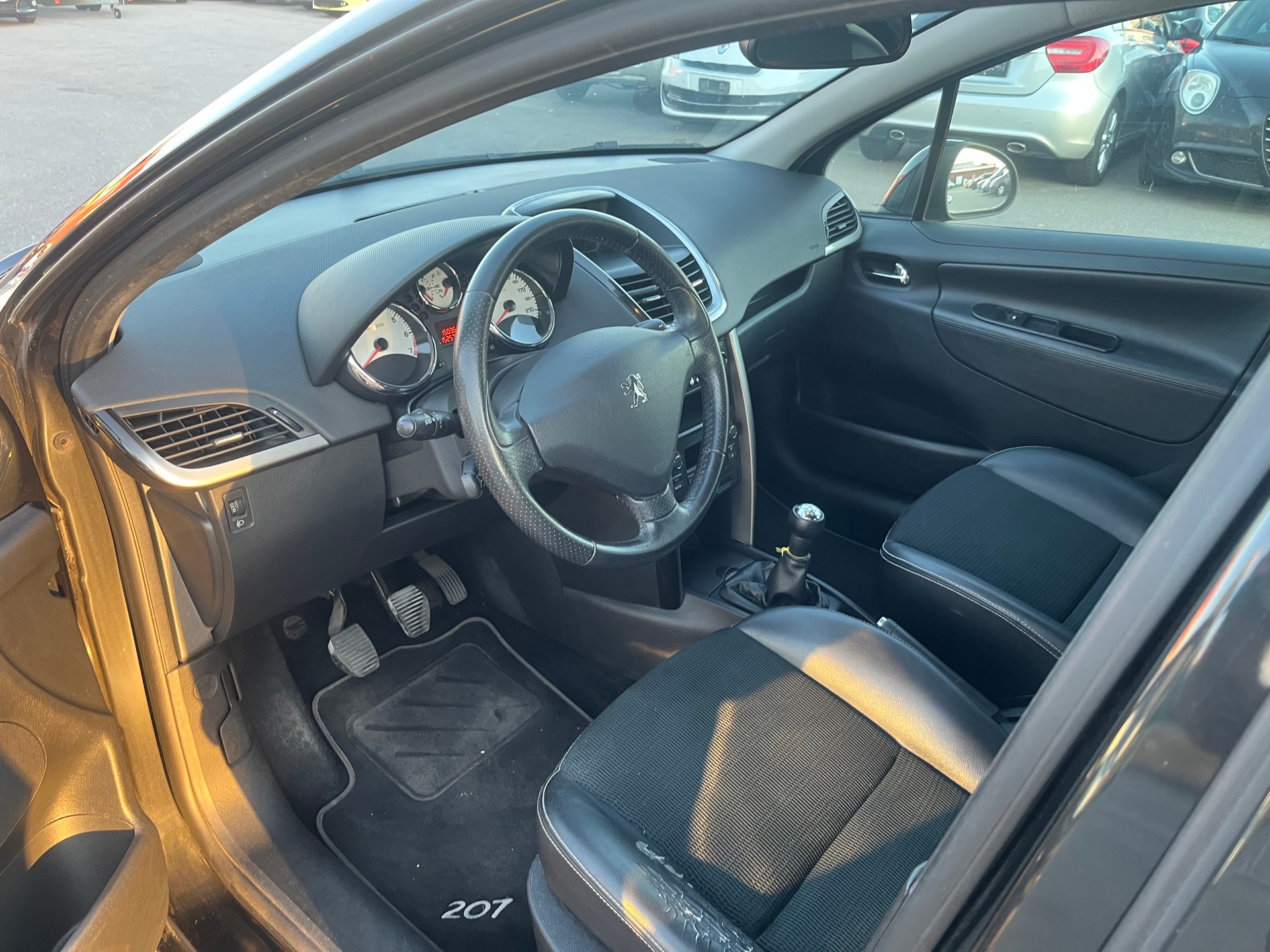 PEUGEOT 207 1.6 16V Sport-image-9