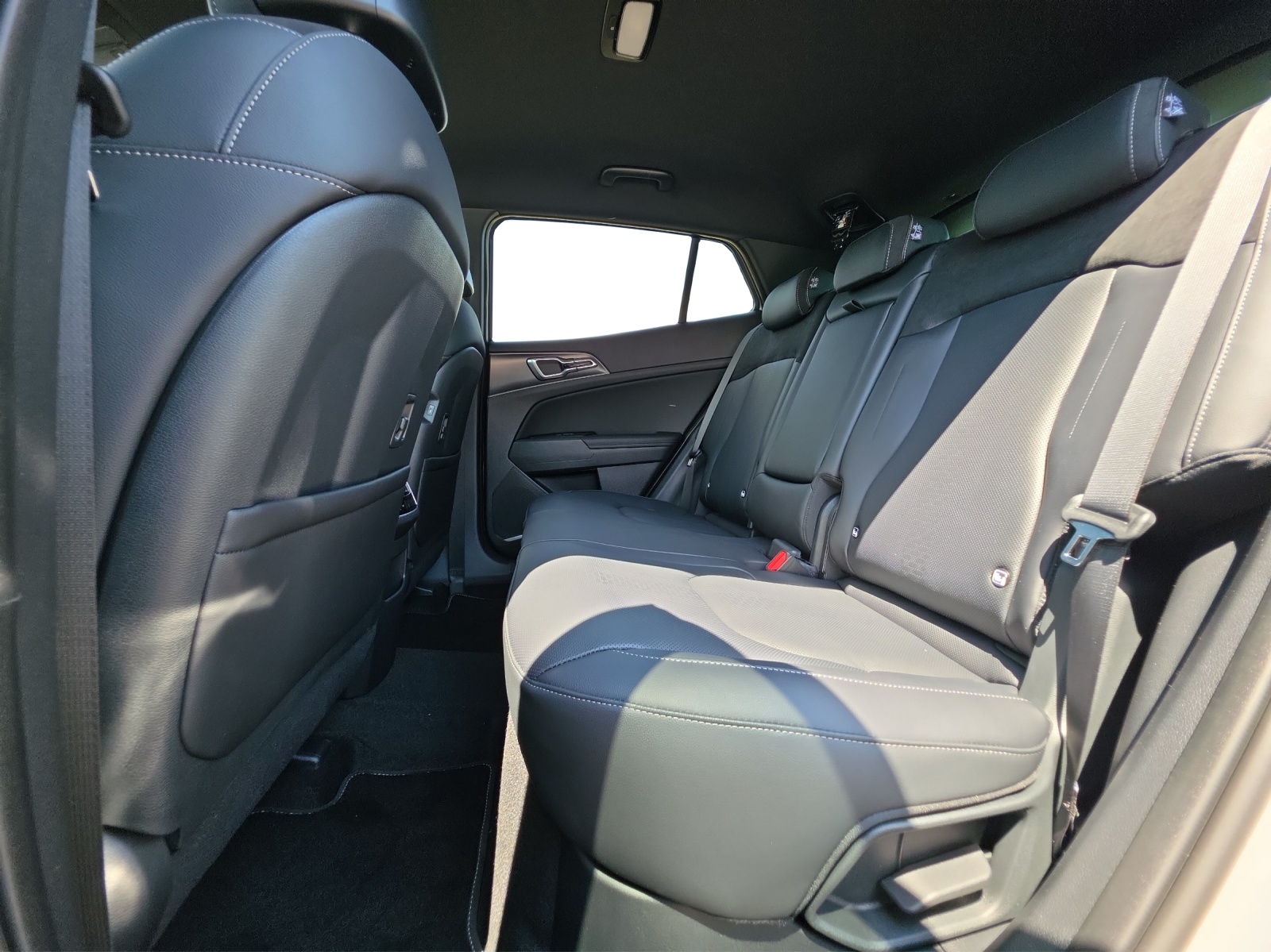KIA Sportage 1.6 T-GDi Hybrid Black Edition-image-9