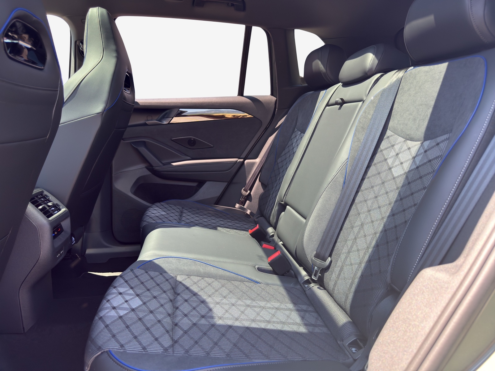 VW Tiguan 1.5 TSI evo2 eHybrid R-Line DSG-image-11