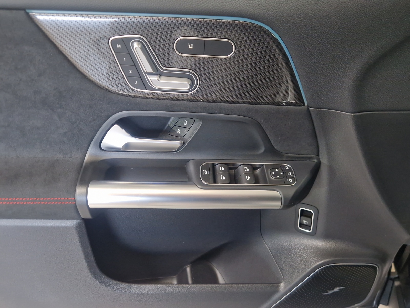 Image MERCEDES-BENZ GLA-250 GLA 250 4Matic 8G-DCT Swiss Star