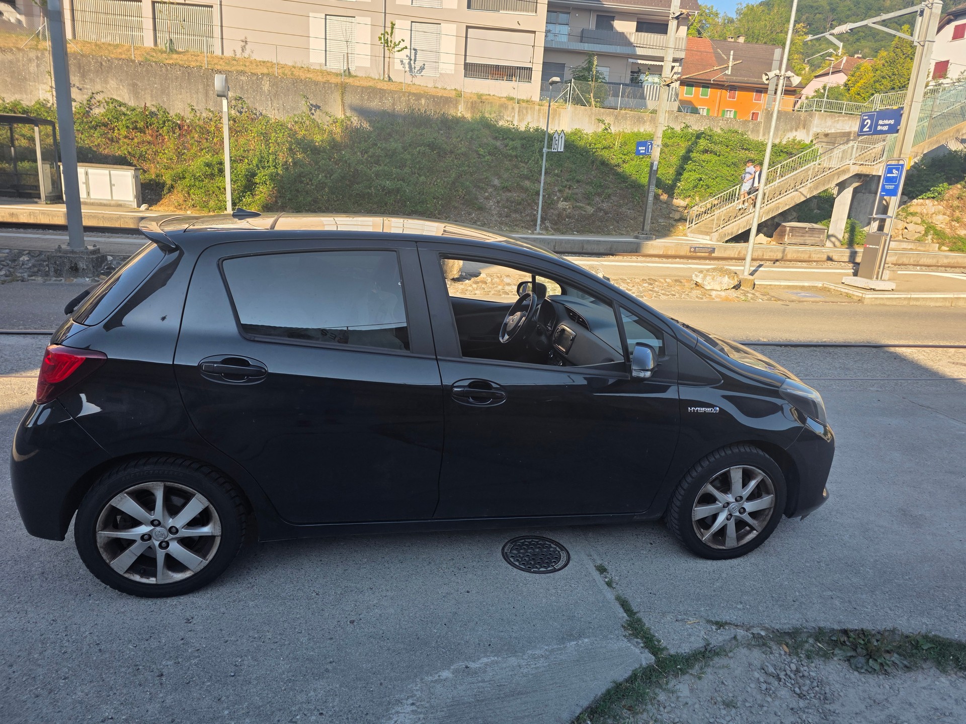 TOYOTA Yaris 1.5 VVT-i Hybrid Swiss Trend e-CVT-image-2