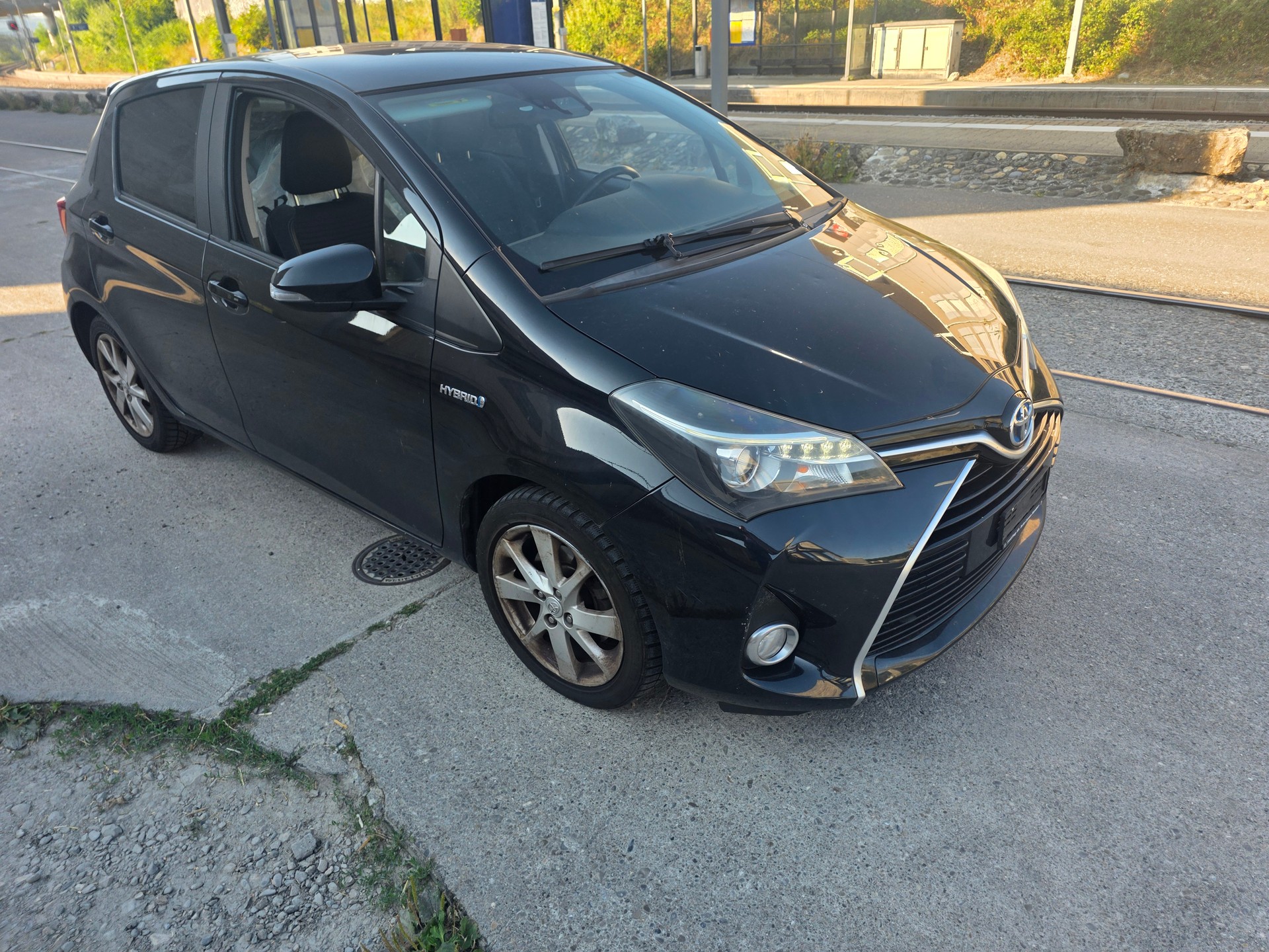 TOYOTA Yaris 1.5 VVT-i Hybrid Swiss Trend e-CVT-image-1