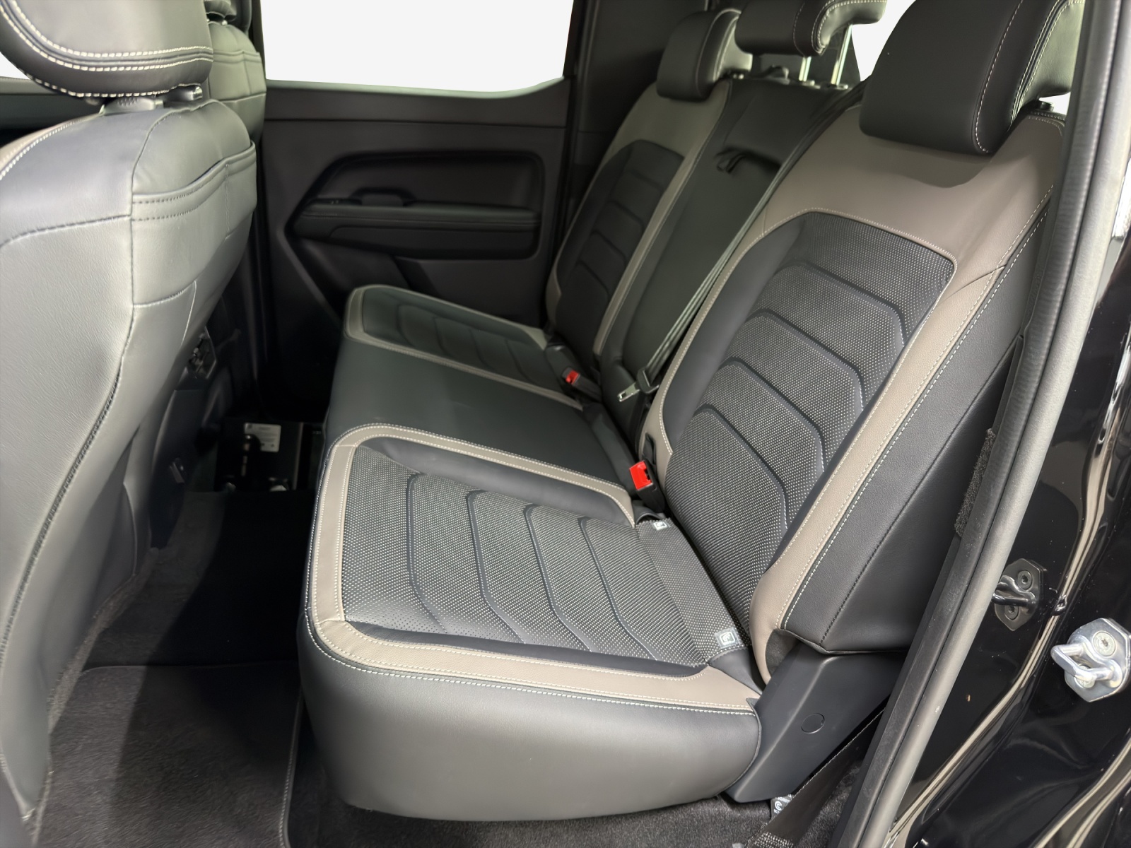 VW Amarok 3.0TDI Aventura Winter 2-image-11