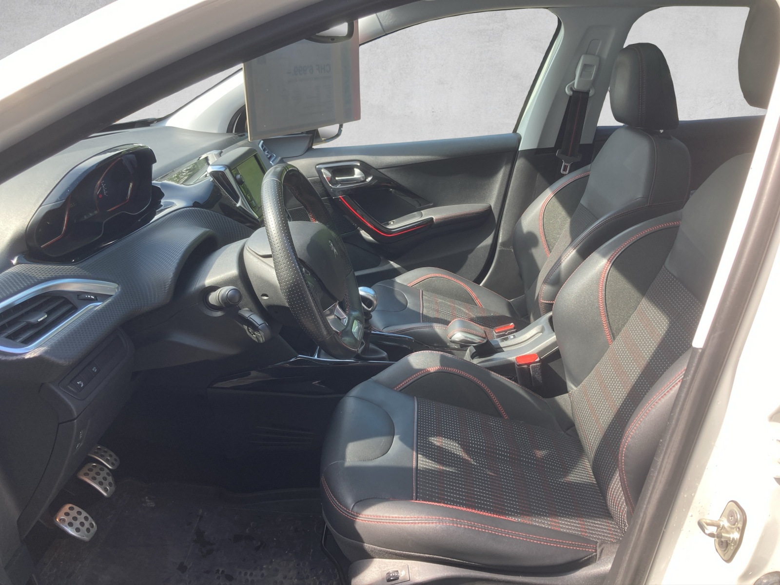 PEUGEOT 2008 1.2 PureTech GT Line-image-7
