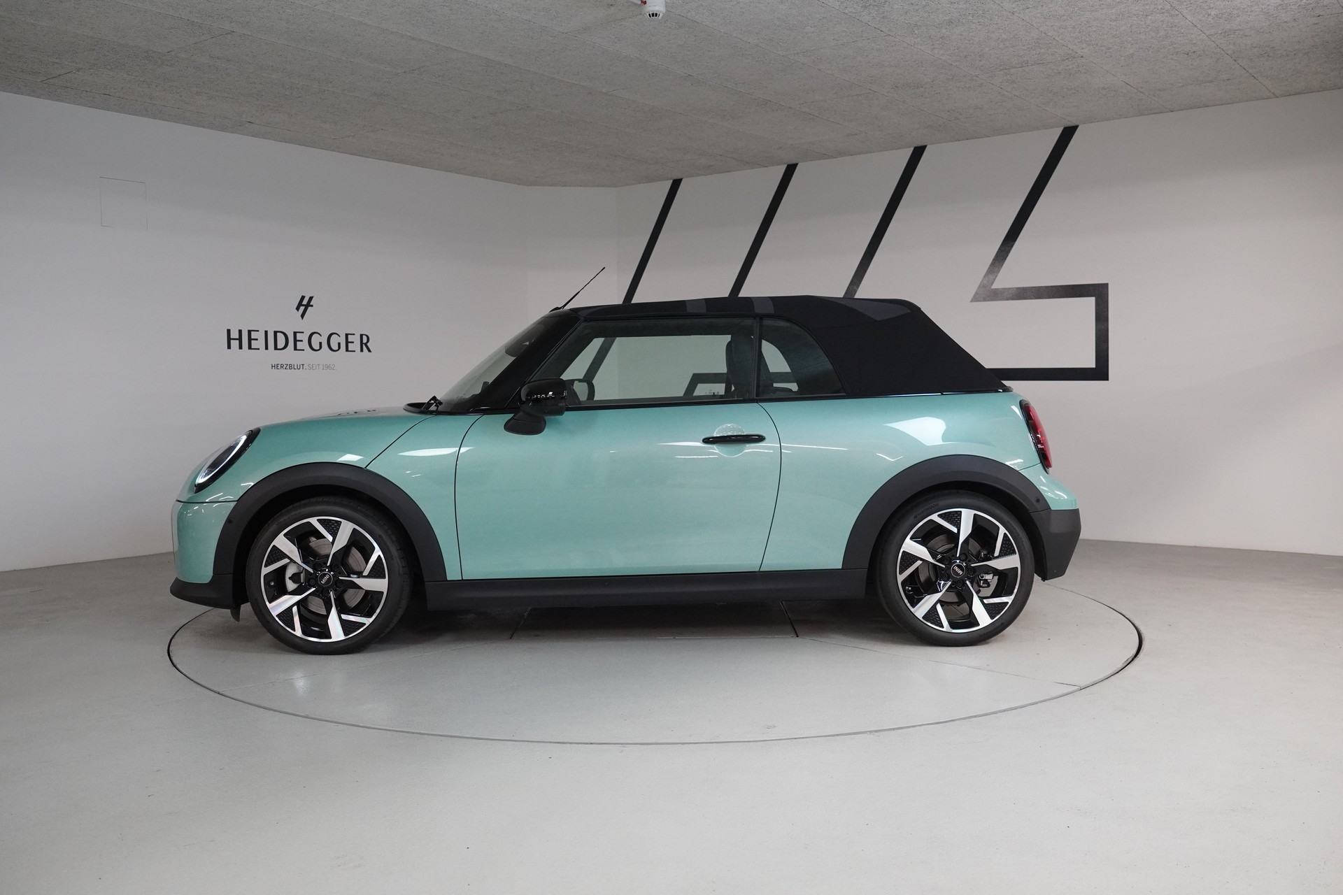 MINI Cooper S Cabriolet DKG-showroom-element-3