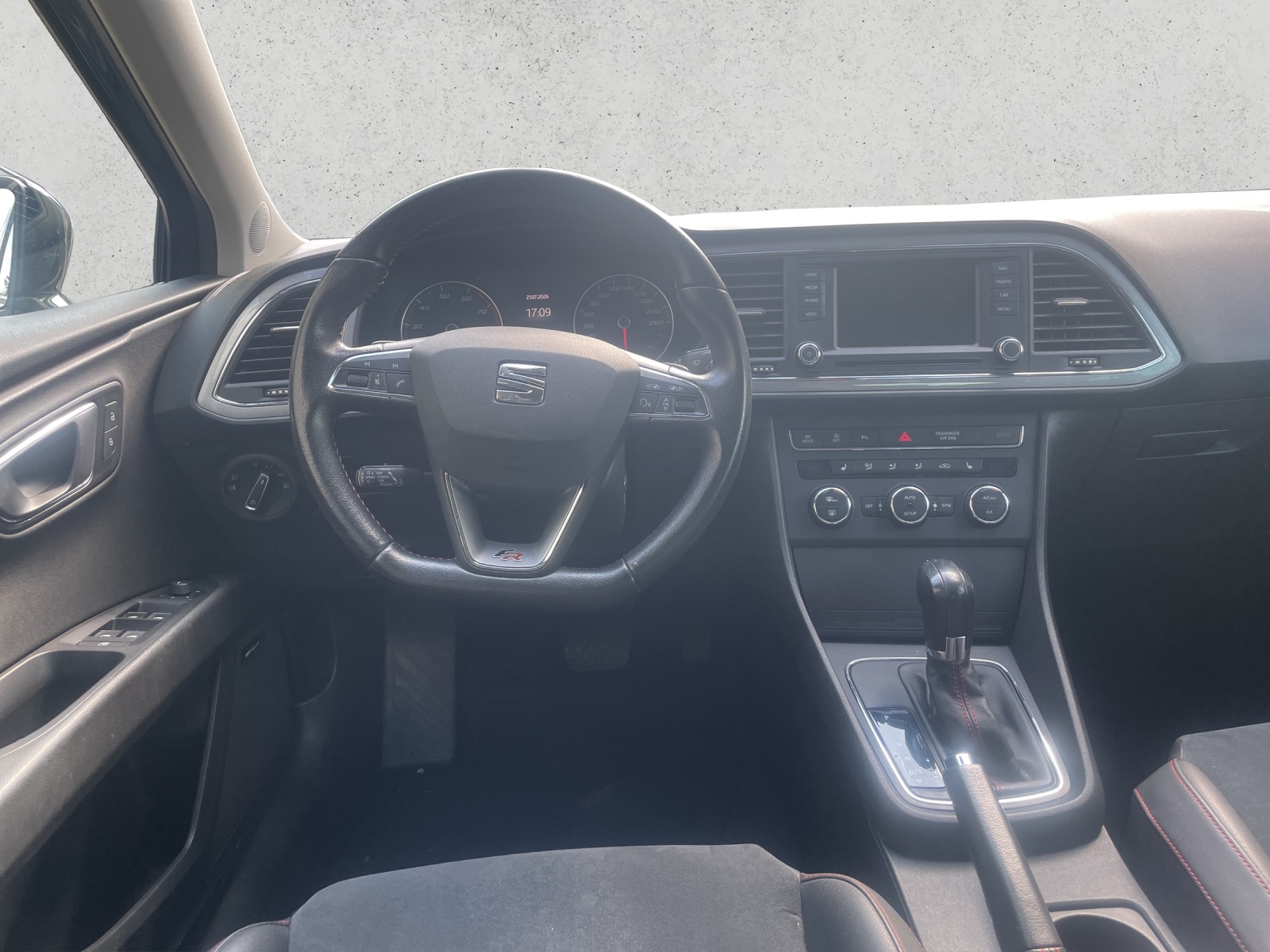 SEAT Leon ST 1.8 TSI FR-image-15