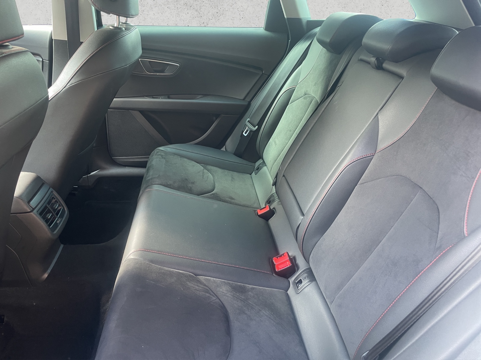 SEAT Leon ST 1.8 TSI FR-image-14