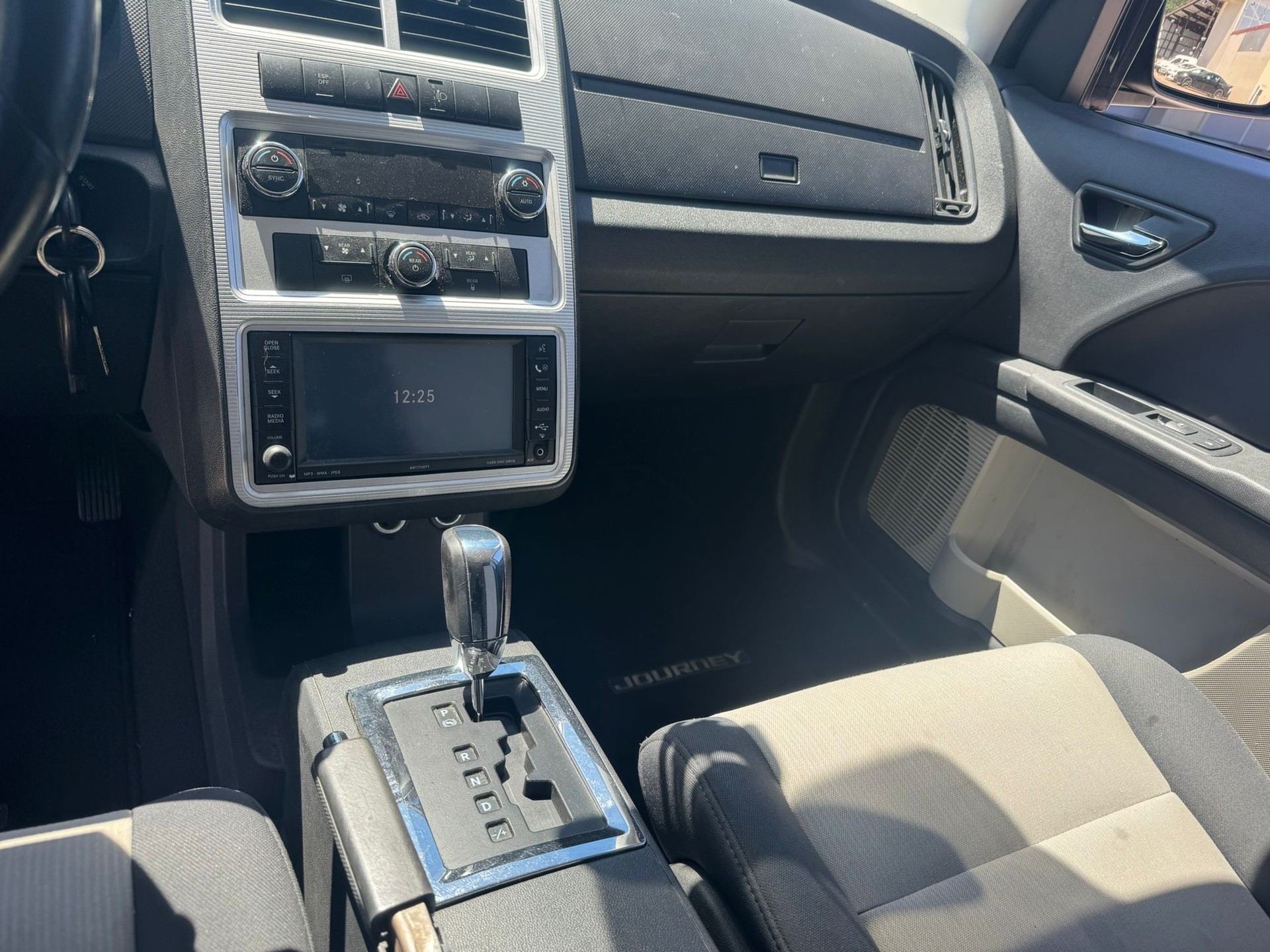 DODGE Journey 2.0 CRD SXT Automatic-image-8