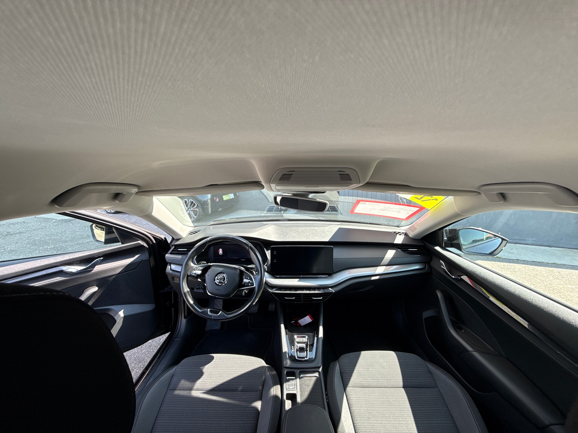 SKODA Octavia Combi 2.0 TDI DSG Ambition-image-5