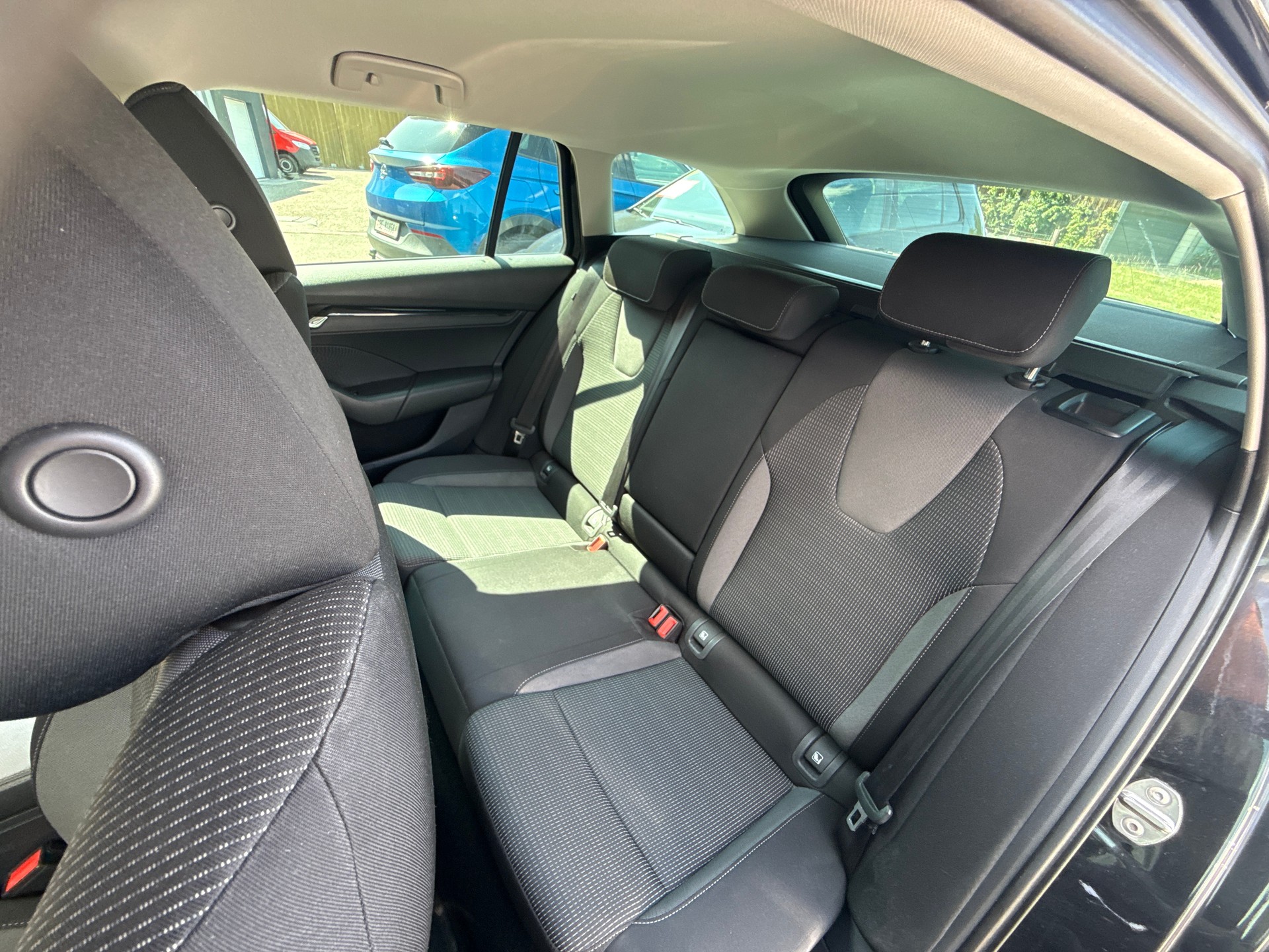 SKODA Octavia Combi 2.0 TDI DSG Ambition-image-7