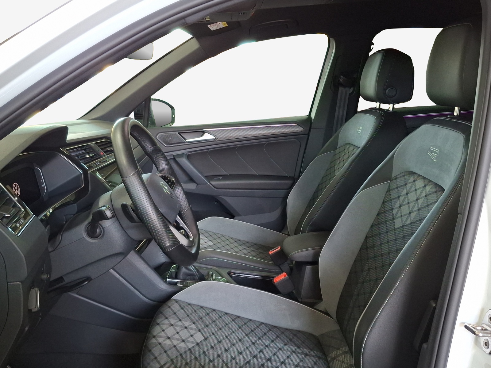VW Tiguan 2.0TSI R-Line 4Motion DSG-image-7