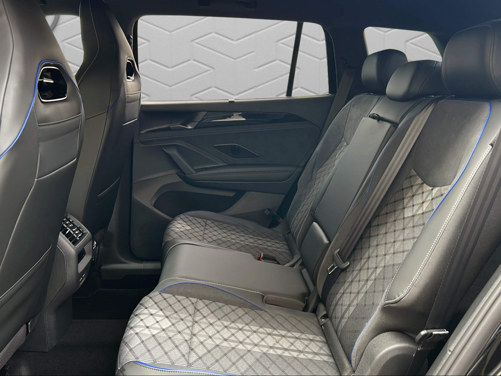 VW Tayron 2.0 TSI R-Line United DSG 4Motion-image-12