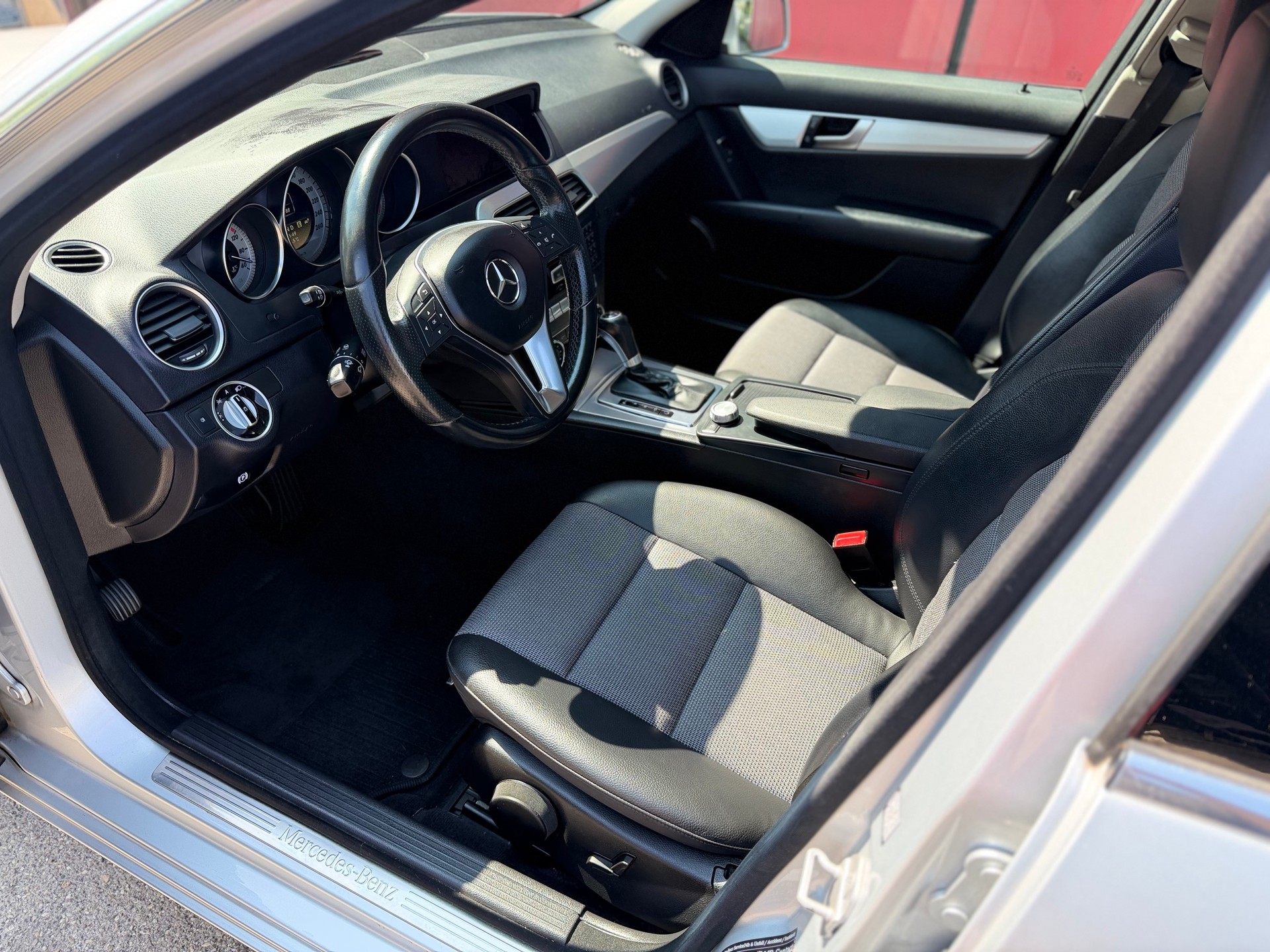 MERCEDES-BENZ C 250 CDI Avantgarde 4Matic 7G-Tronic-image-9