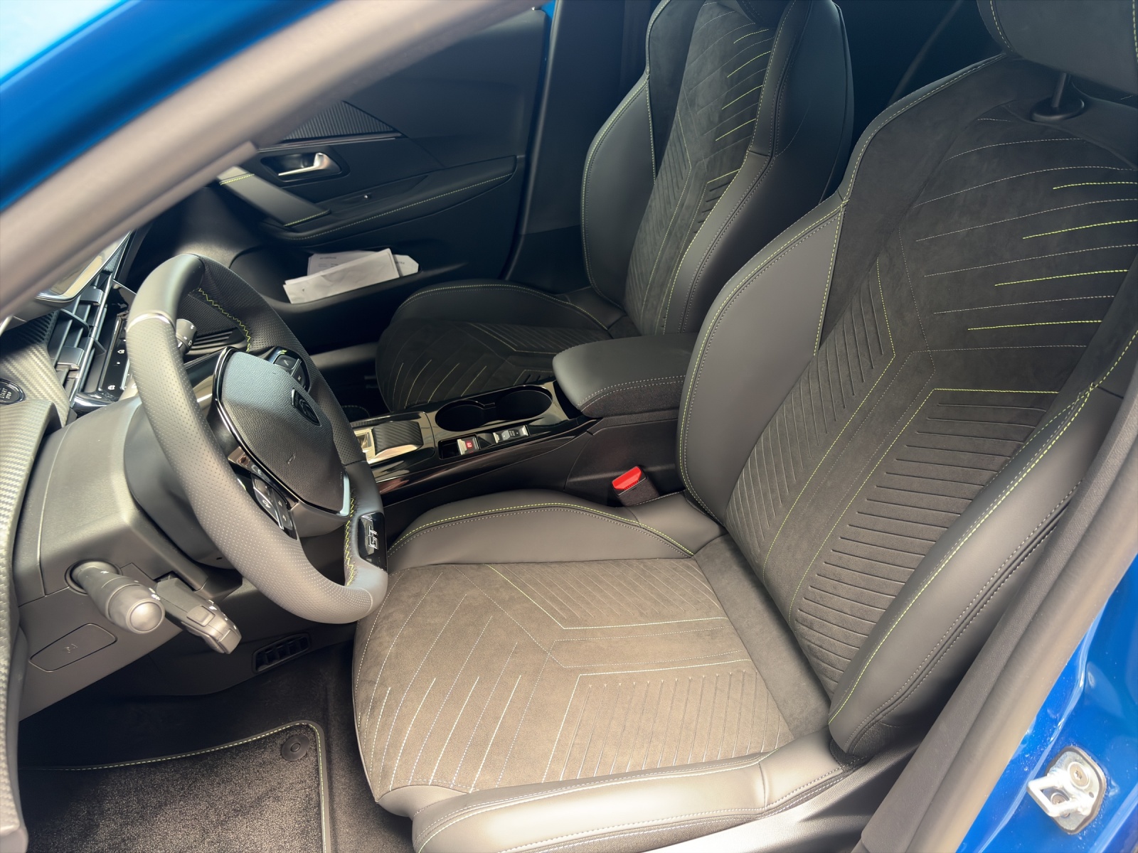 PEUGEOT 208 1.2 Hybrid 145 GT-image-3