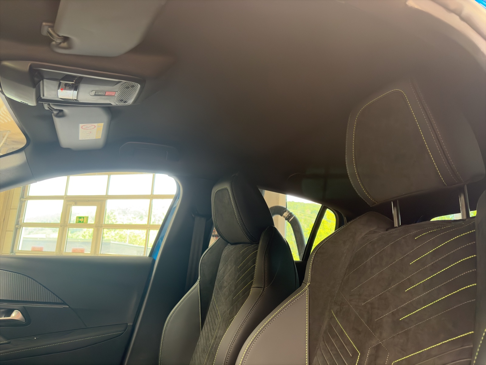 PEUGEOT 208 1.2 Hybrid 145 GT-image-9