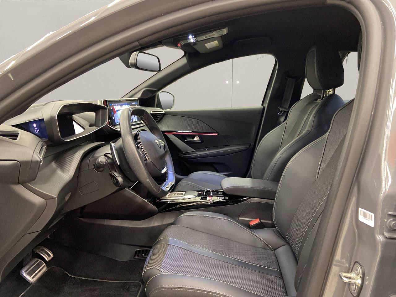 PEUGEOT 208 1.2 Hybrid 145 GT-image-4