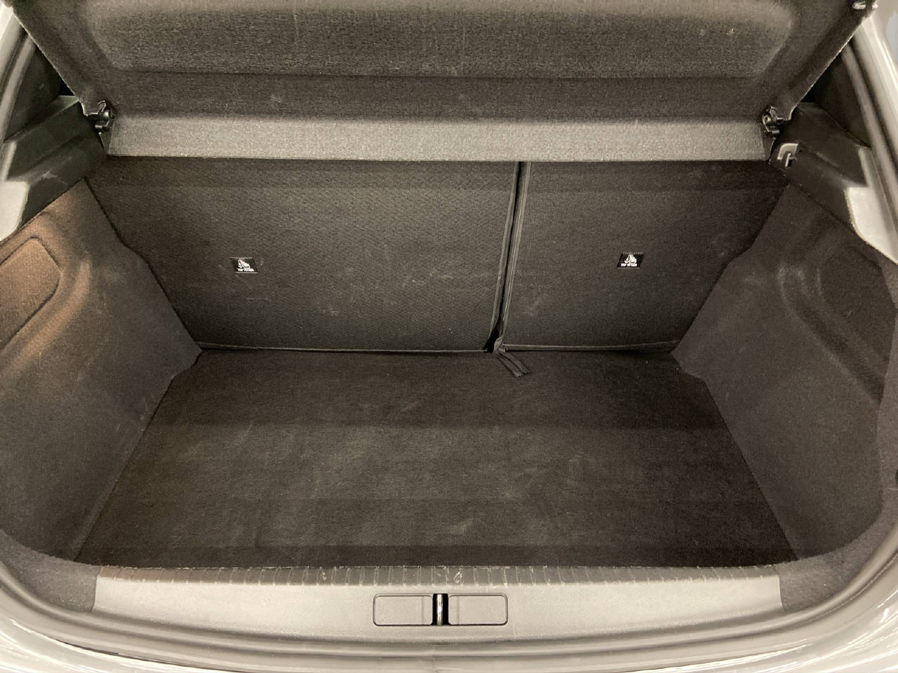 PEUGEOT 208 1.2 Hybrid 145 GT-image-12