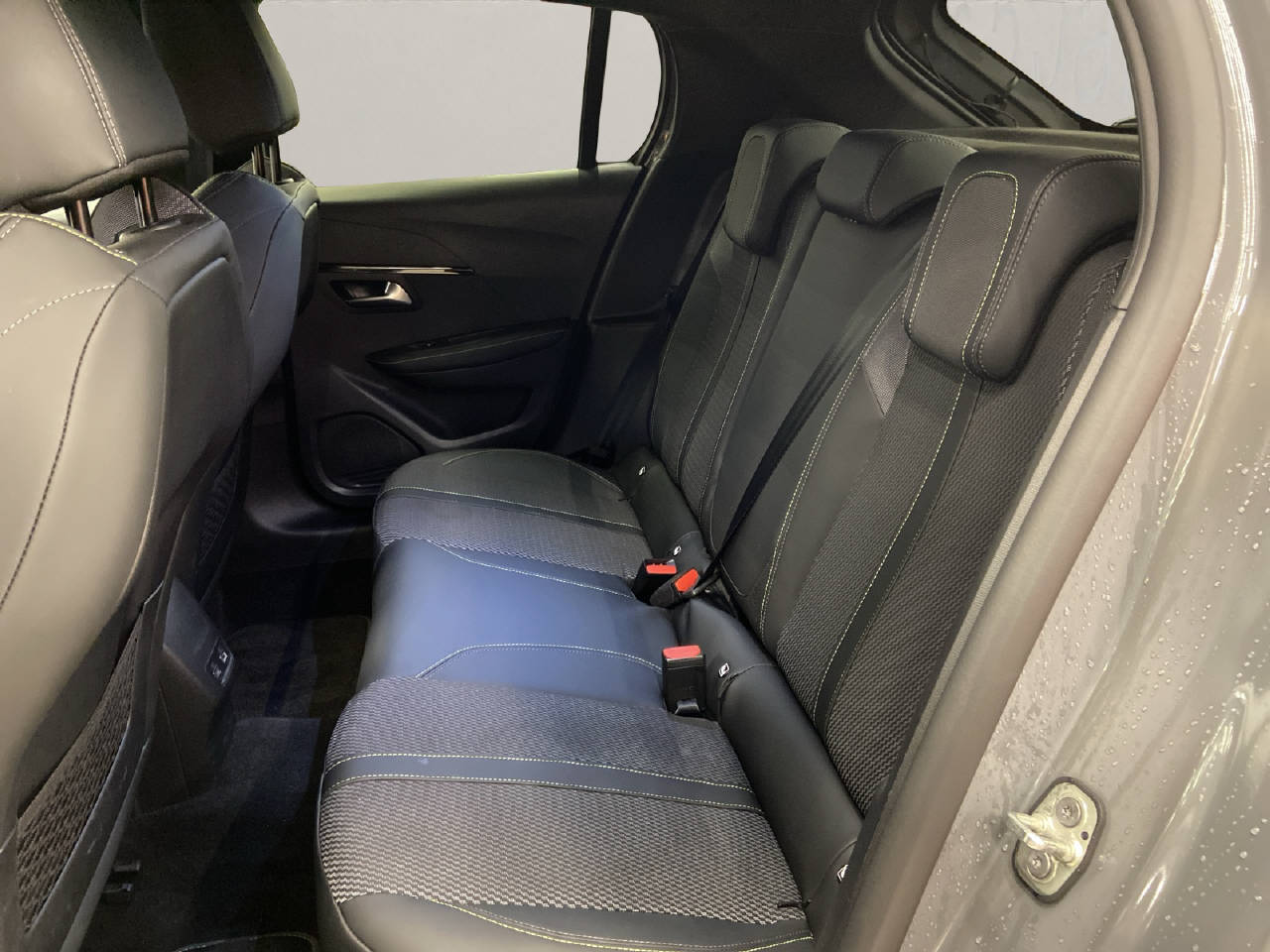 PEUGEOT 208 1.2 Hybrid 145 GT-image-11